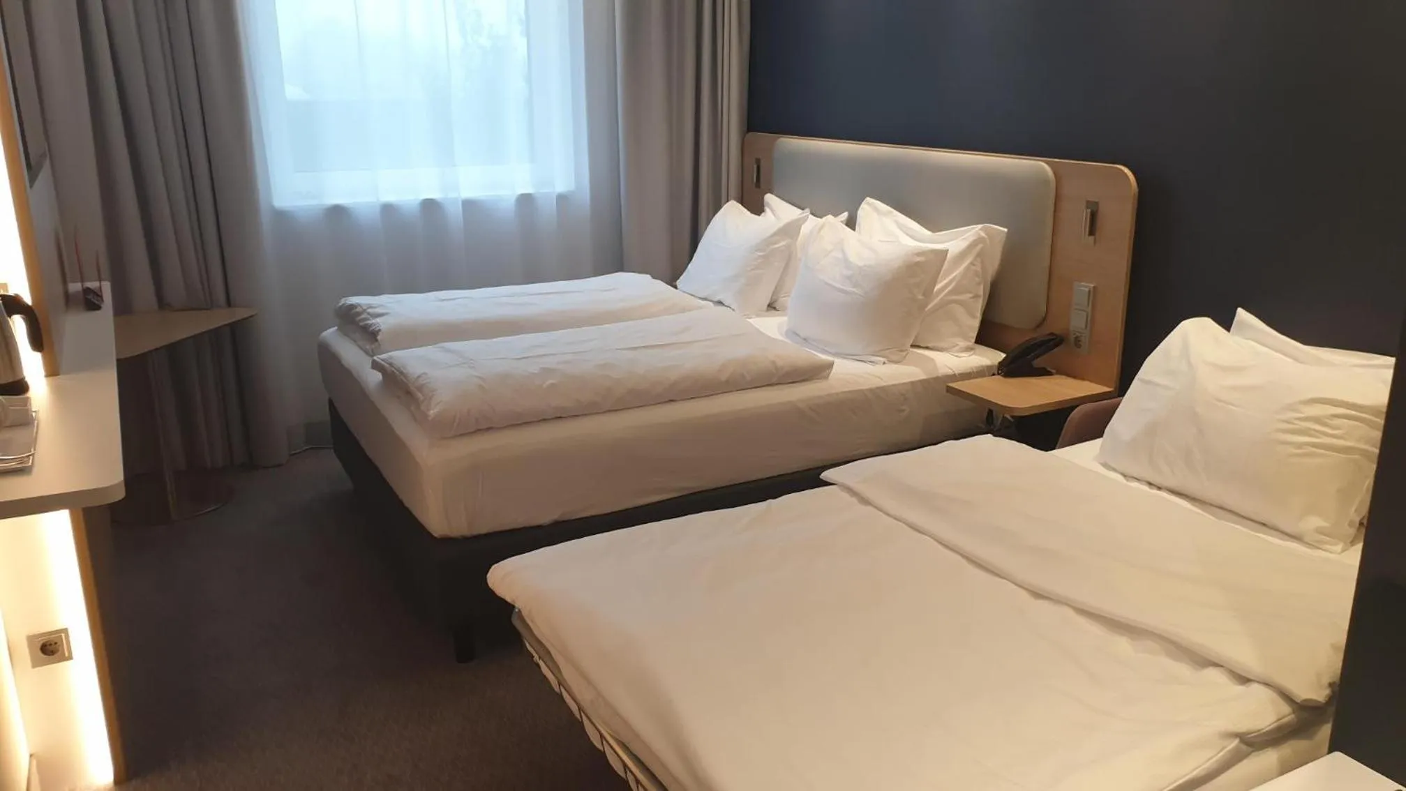 Bedroom, Bed in Holiday Inn Express - Lustenau