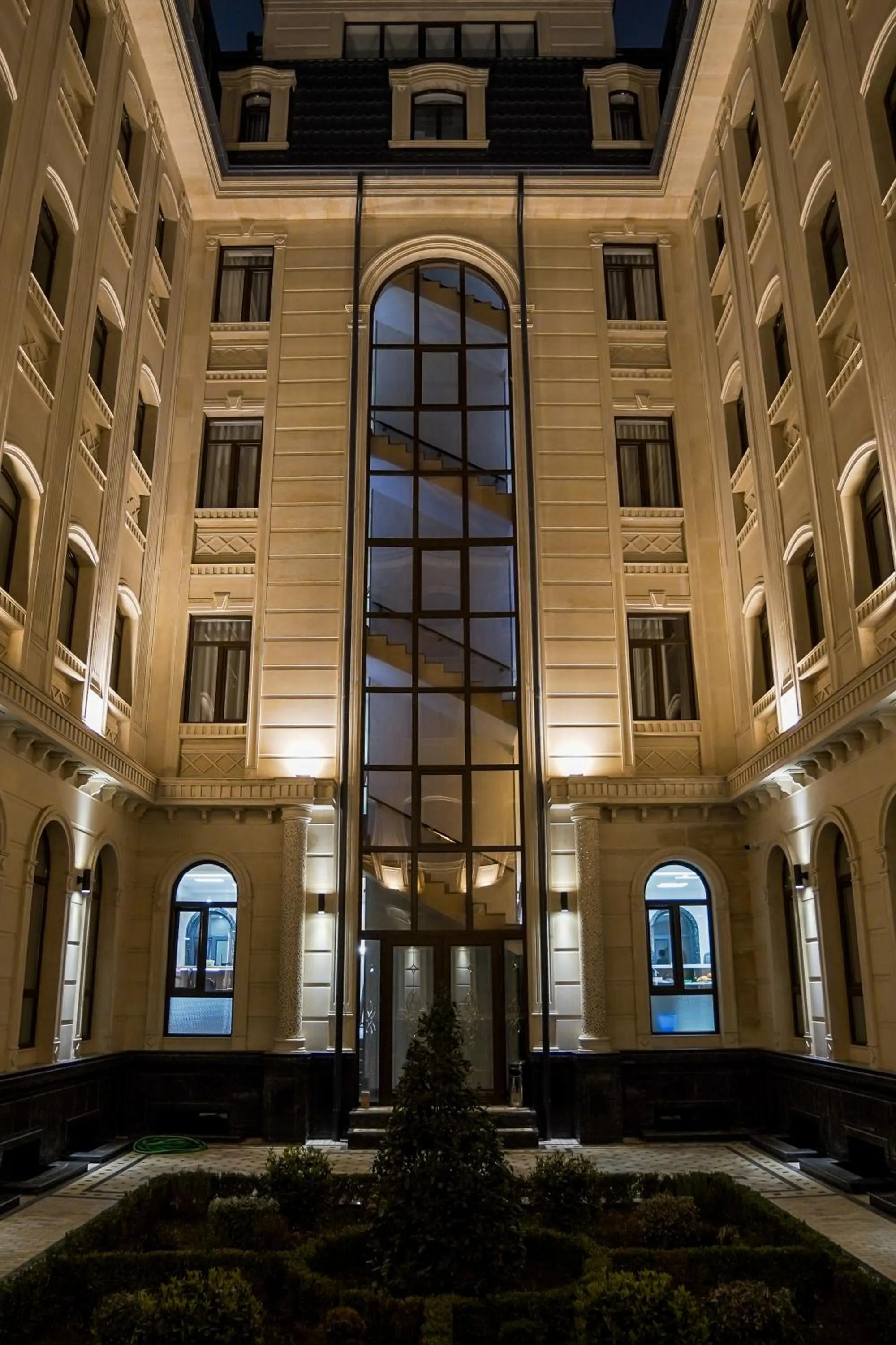 Facade/entrance in Level Hotel