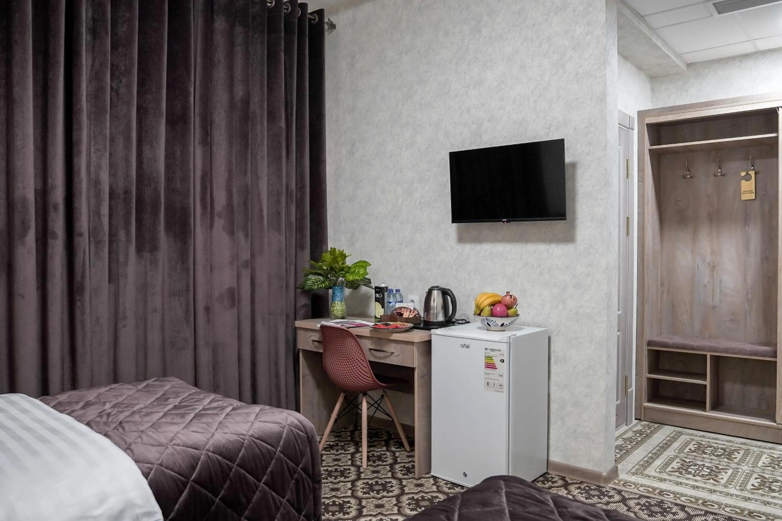 TV and multimedia, Bed in Level Hotel