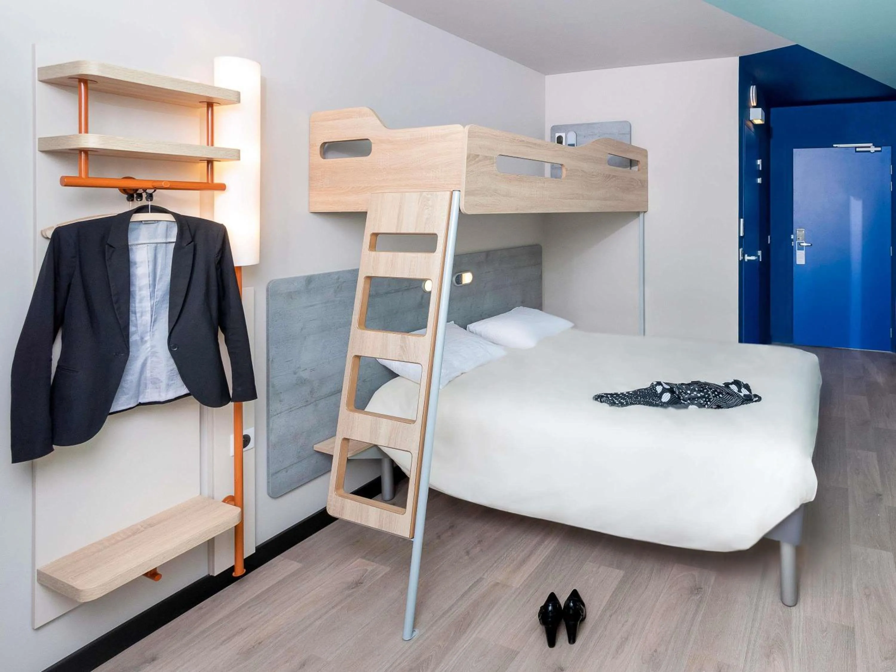 Property building, Bed in ibis Budget Cognac
