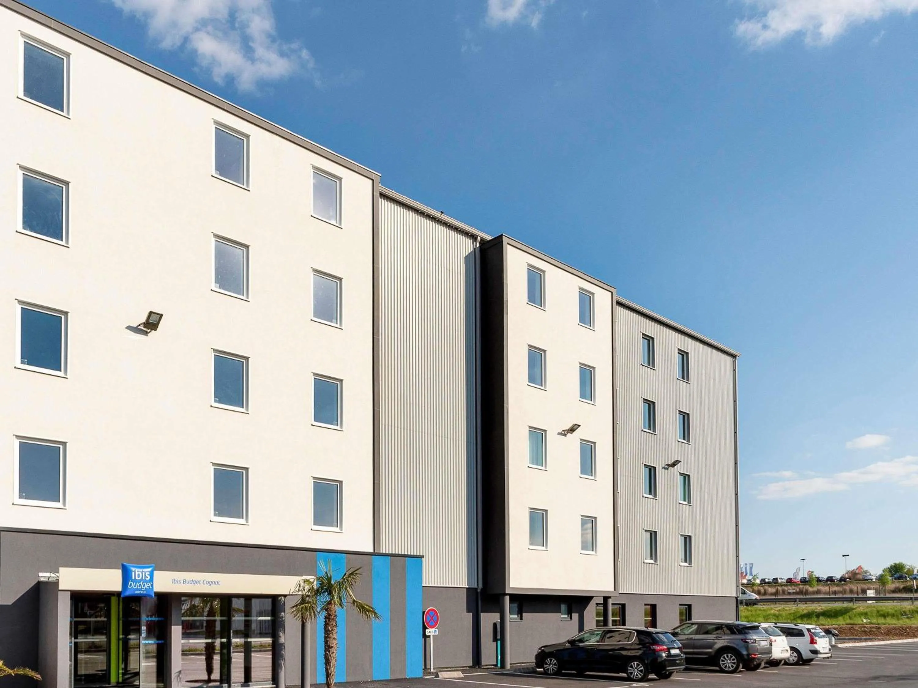 Property building in ibis Budget Cognac
