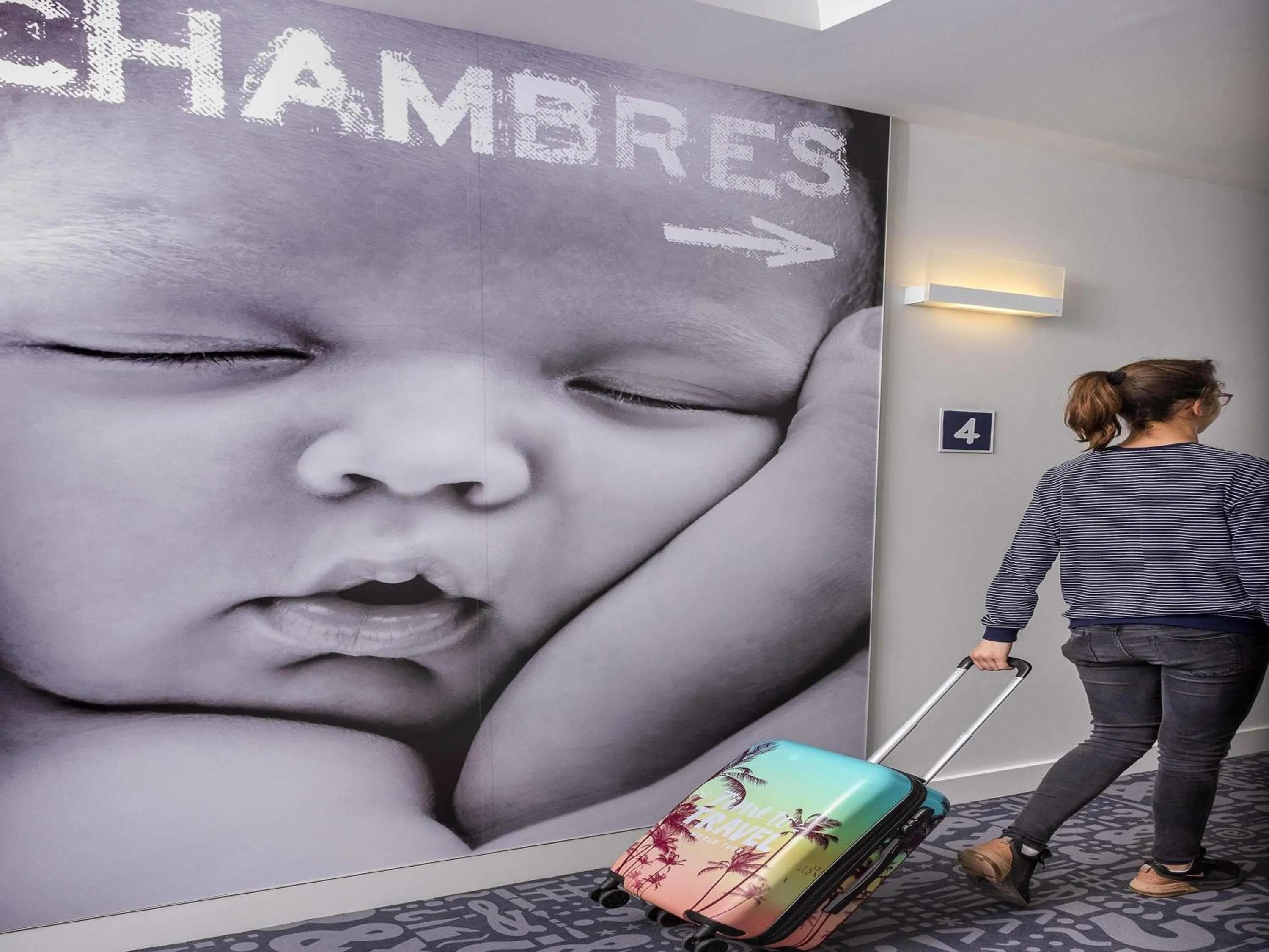 Bedroom in ibis Budget Cognac