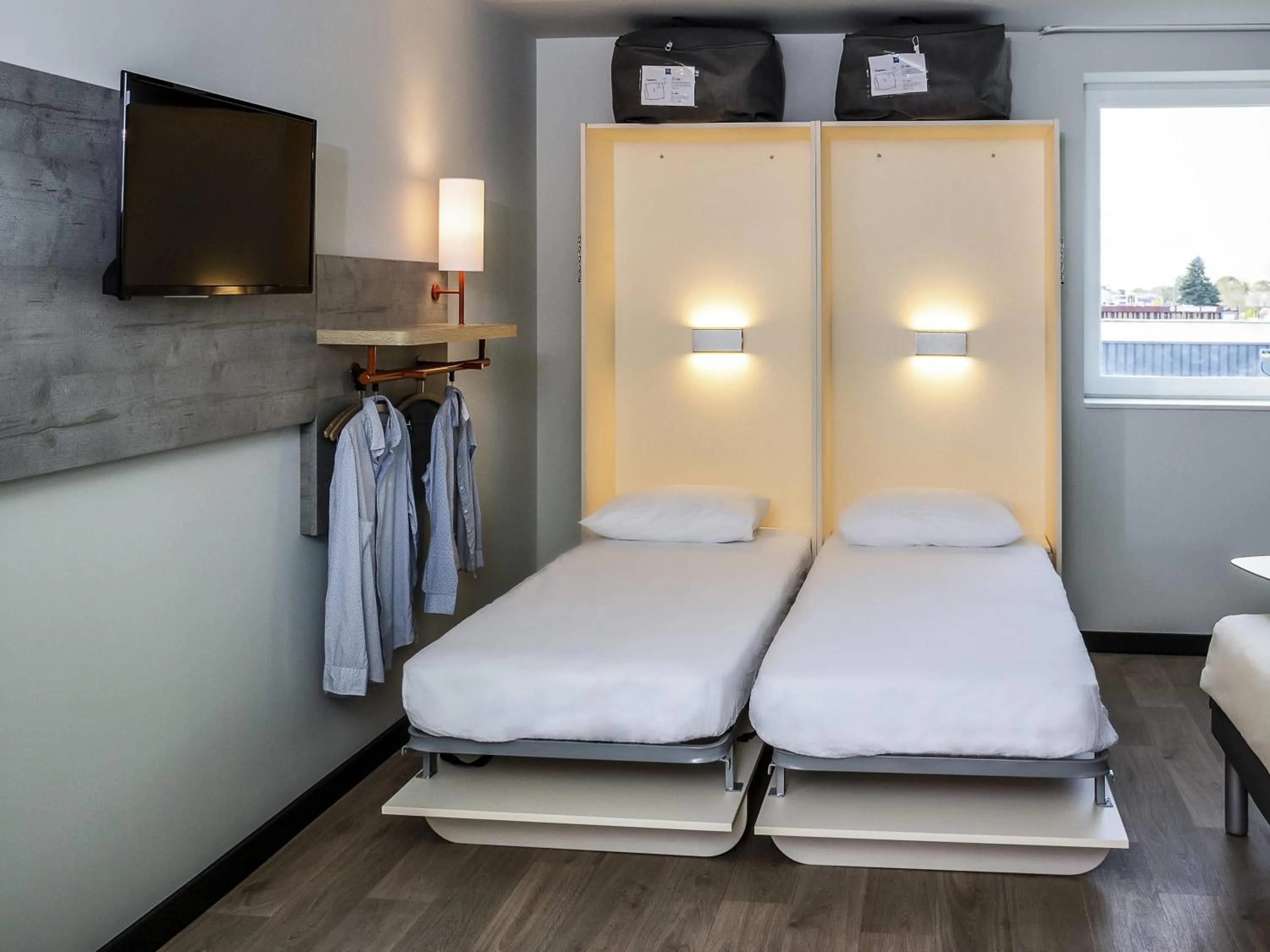 Bedroom, Bed in ibis Budget Cognac