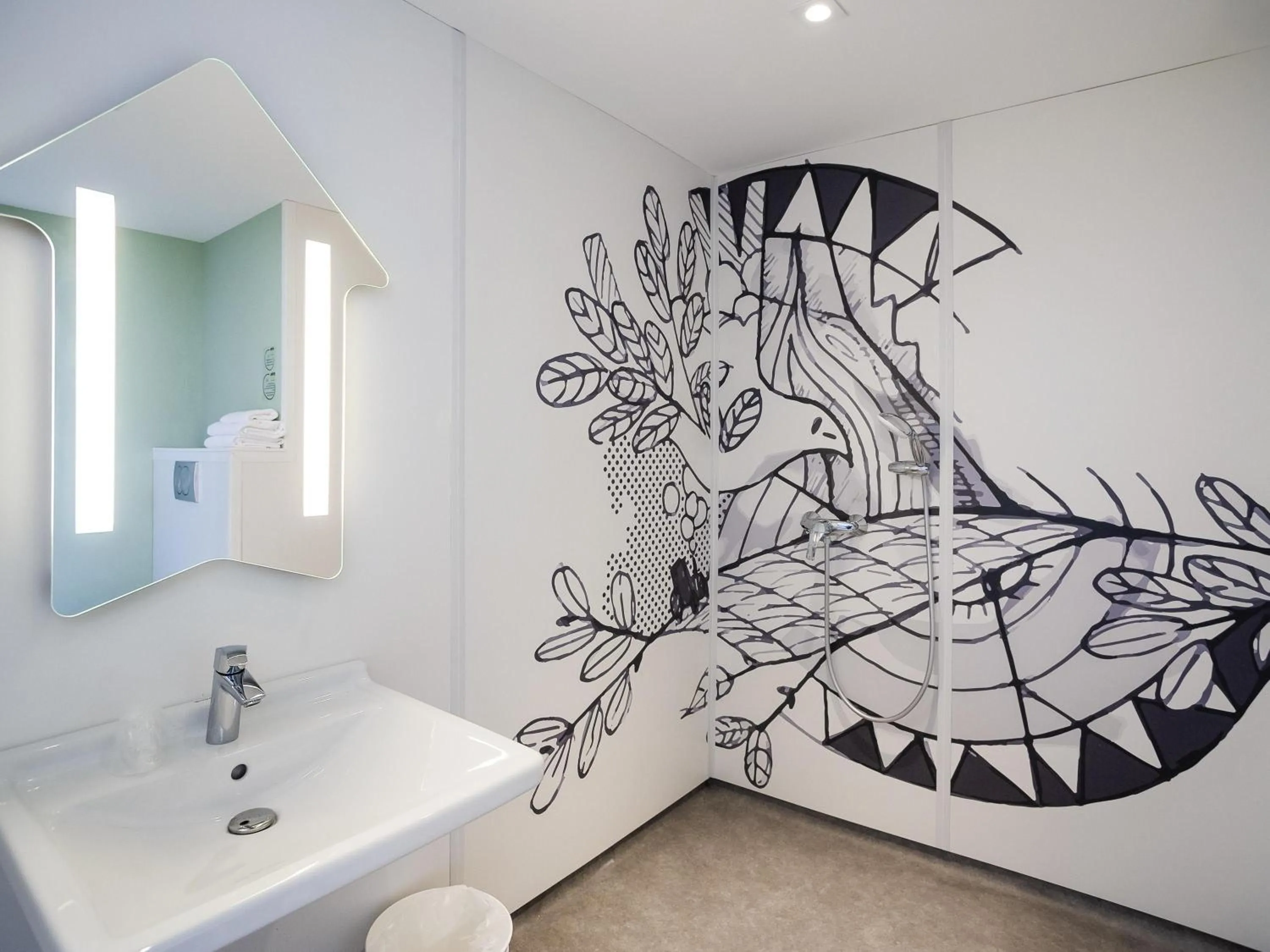 Bedroom in ibis Budget Cognac