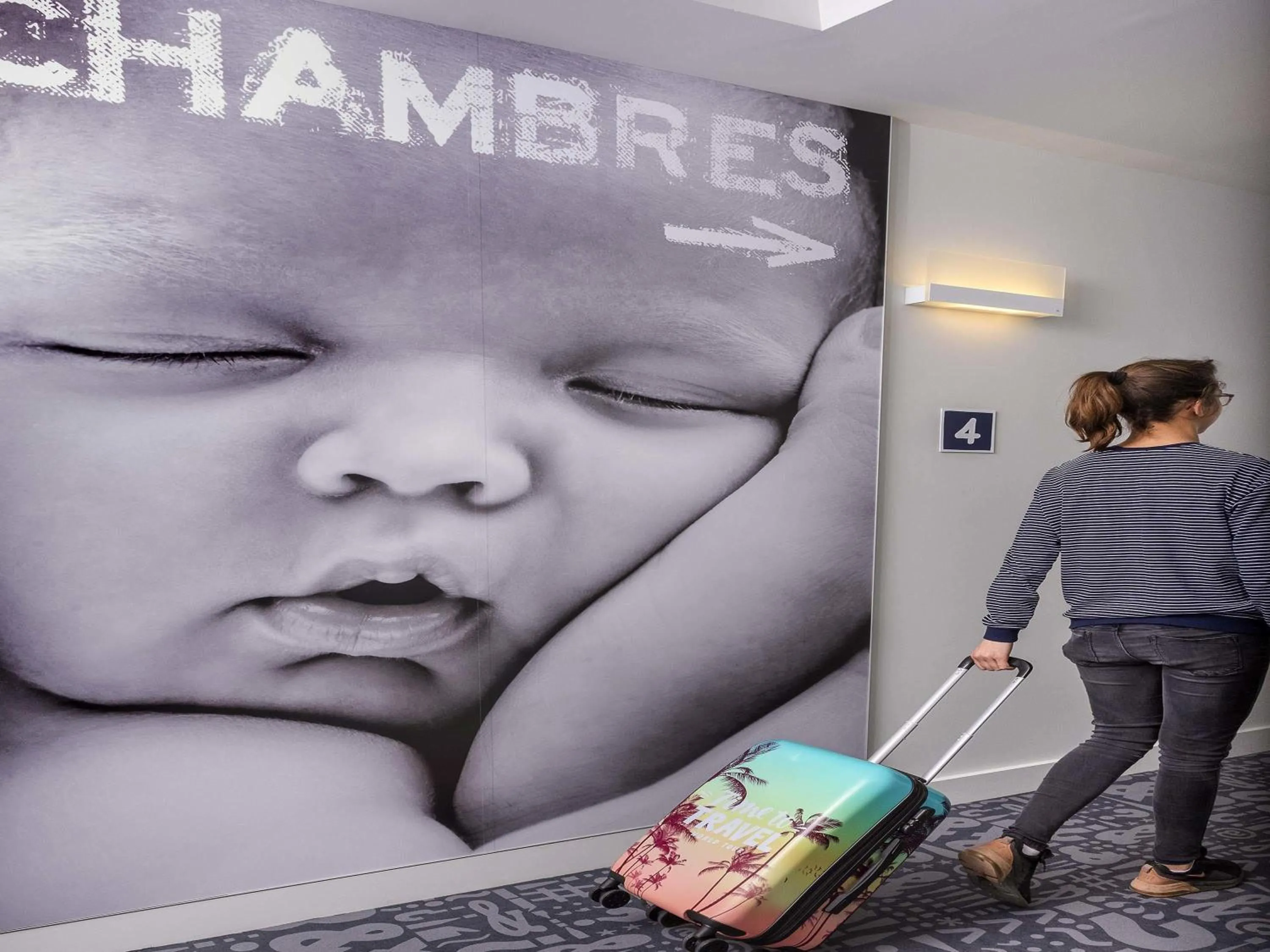 Bedroom in ibis Budget Cognac