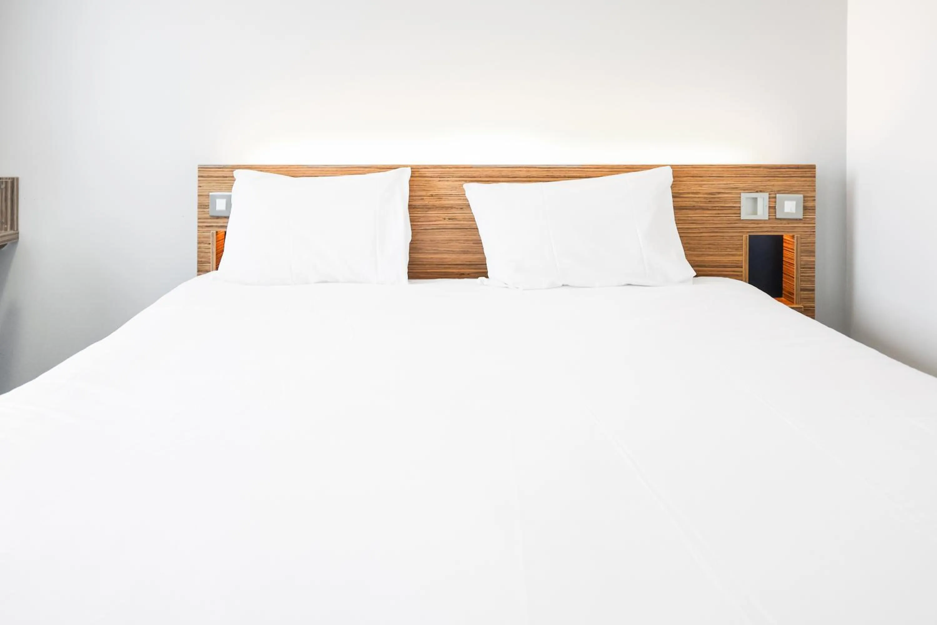 Photo of the whole room, Bed in GO2 Lancaster Centre Hotel by OYO