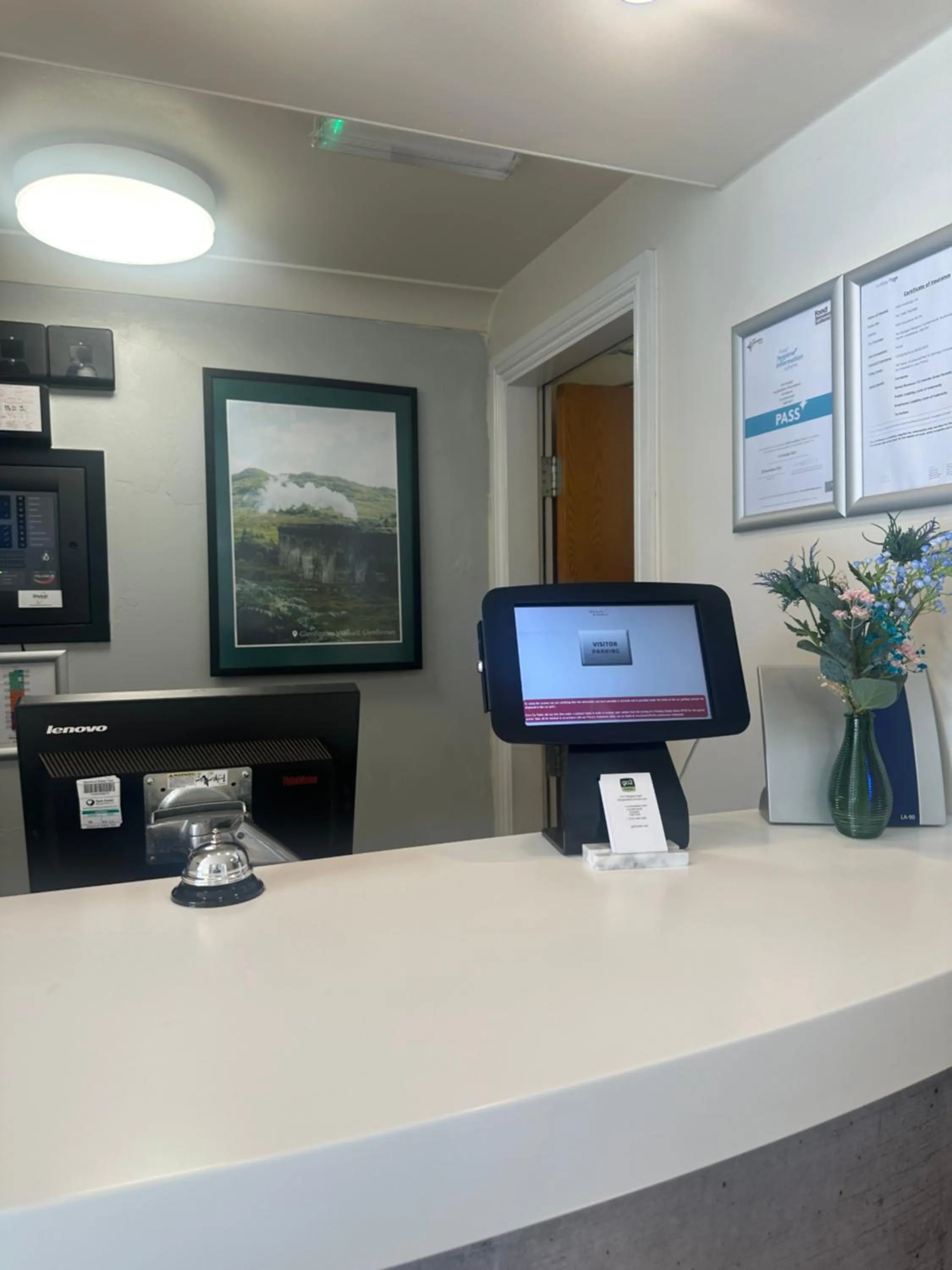 Lobby or reception in go2 Glasgow Cumbernauld Hotel - Free Parking and Pet Friendly