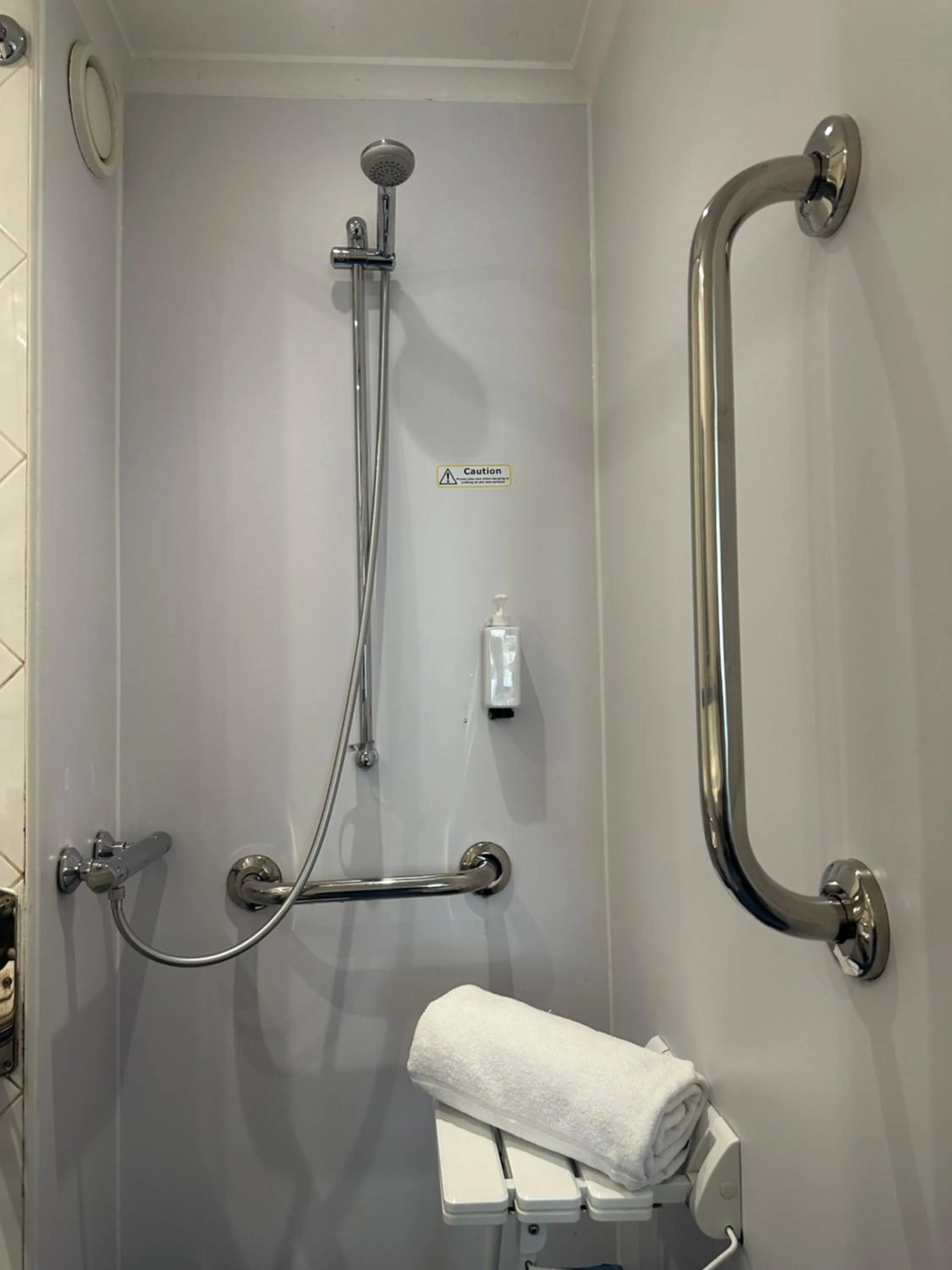 Shower in go2 Glasgow Cumbernauld Hotel - Free Parking and Pet Friendly