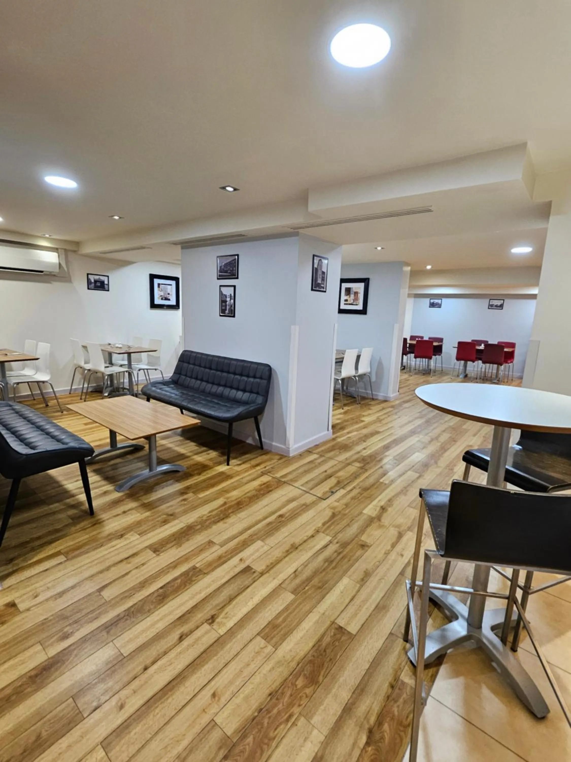 Communal lounge/ TV room in go2 Hotels Burton Upon Trent Central