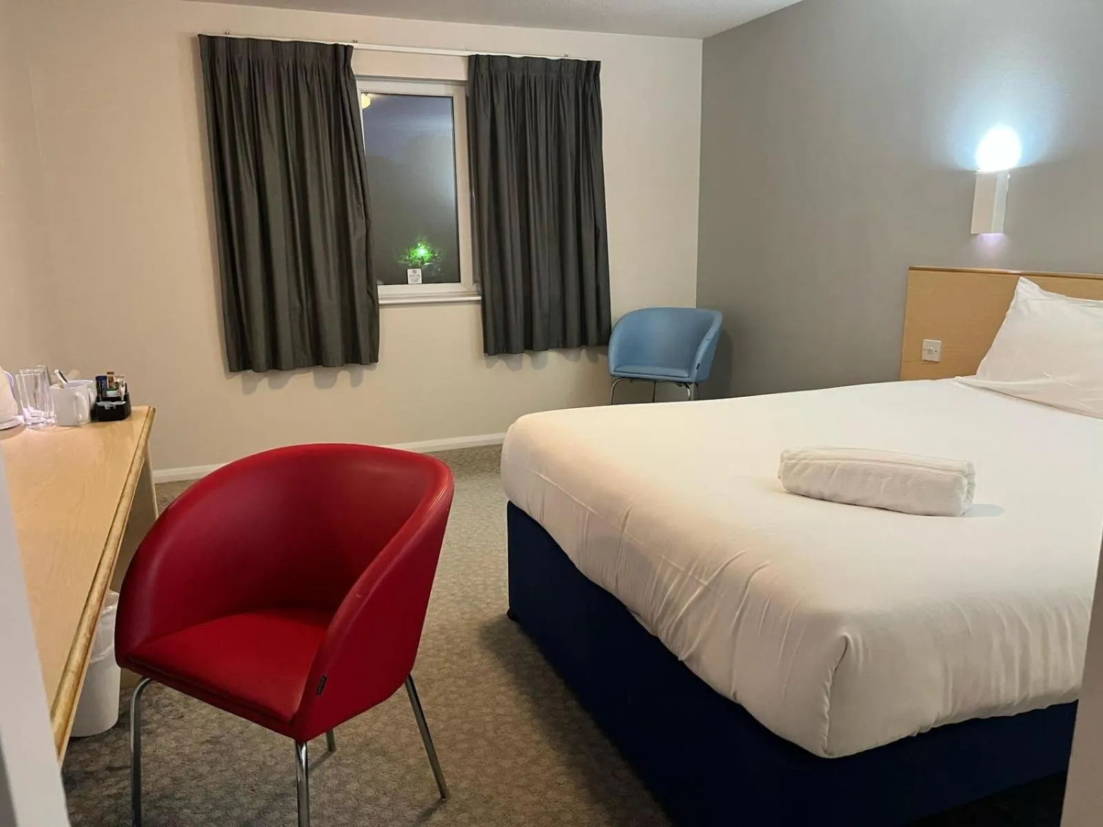 Photo of the whole room, Bed in go2 Dundee Camperdown Hotel free car park