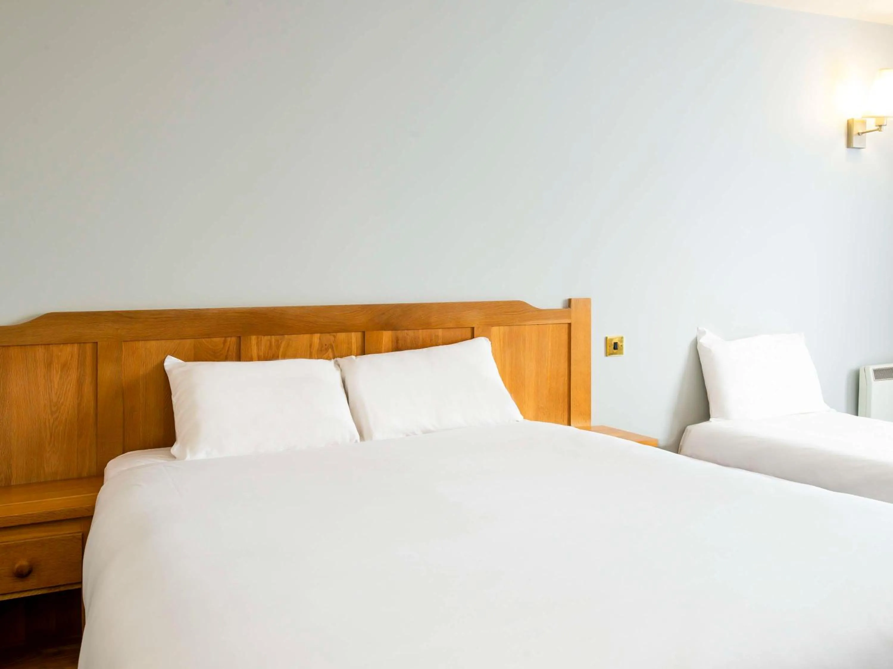 Bedroom in Ibis Budget Bromsgrove