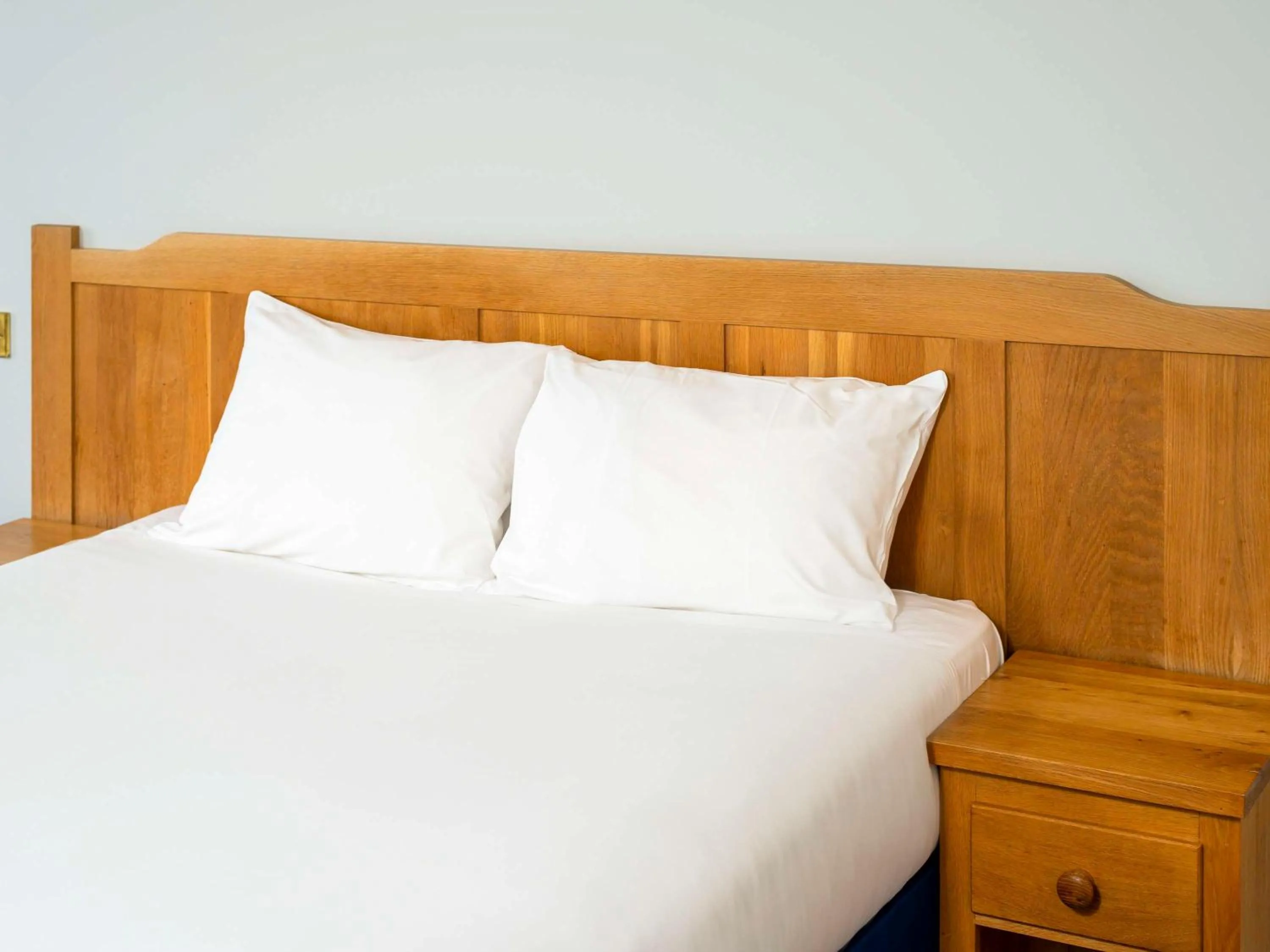 Bedroom in Ibis Budget Bromsgrove