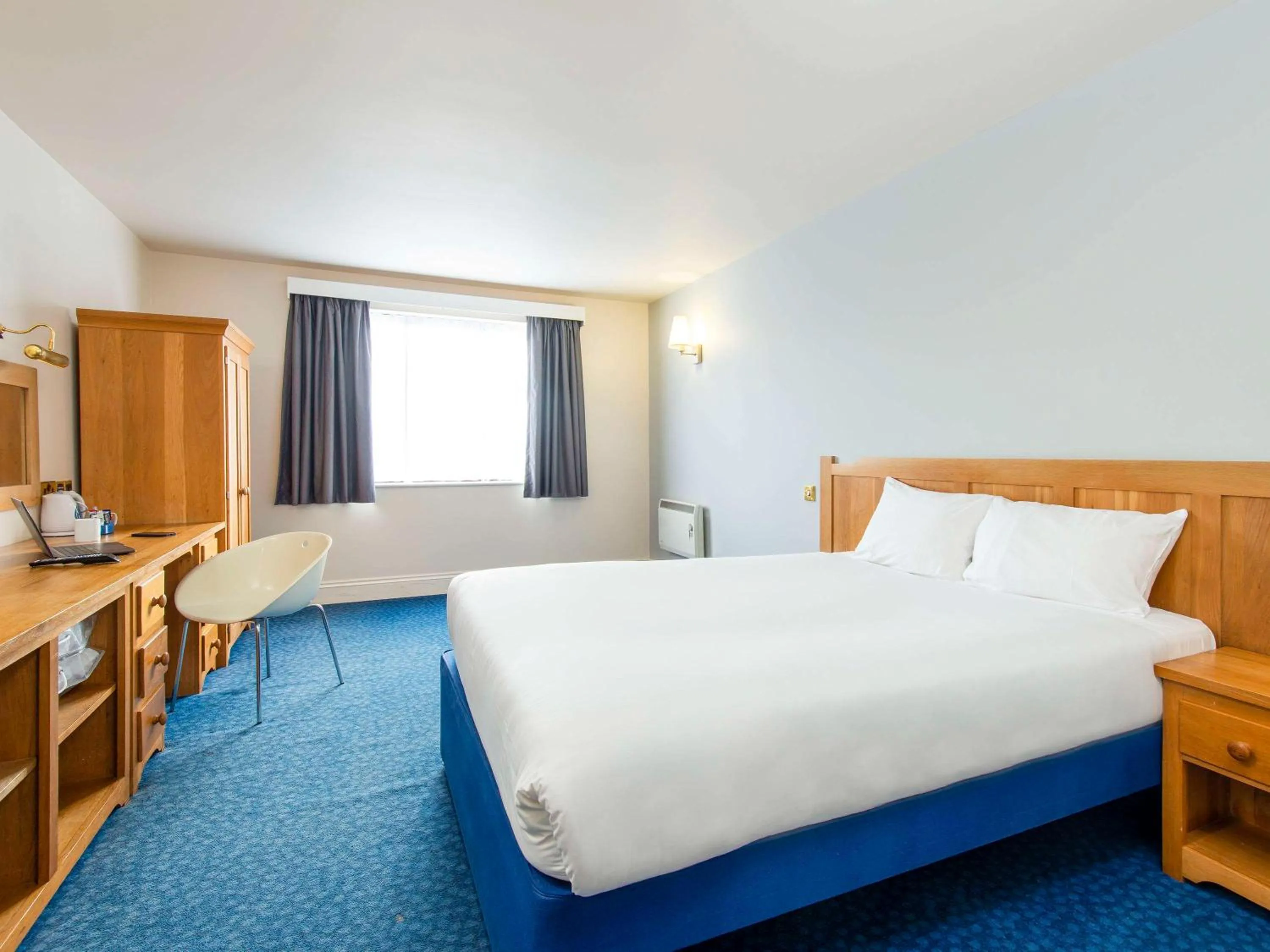 Bedroom in Ibis Budget Bromsgrove