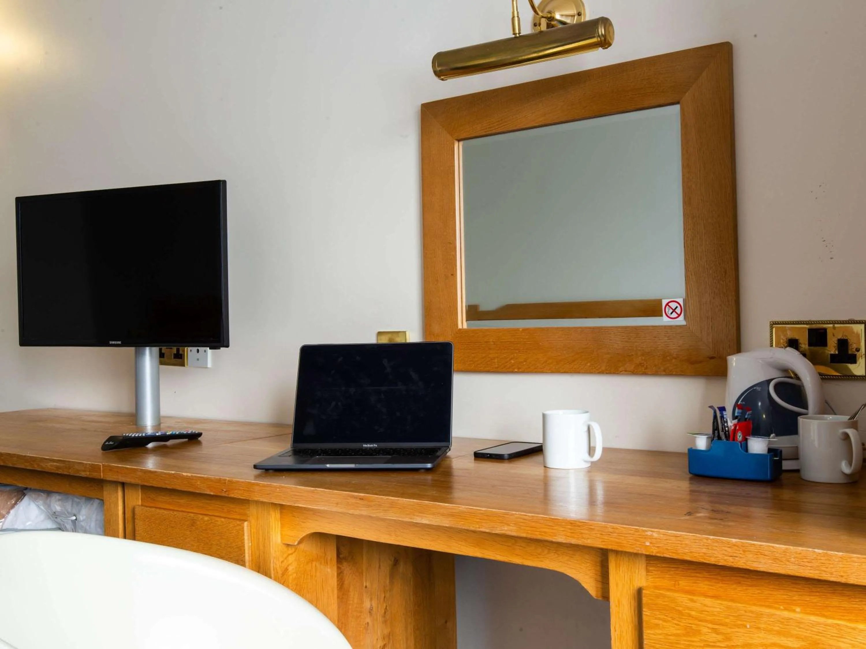 Property building, TV/Entertainment Center in Ibis Budget Bromsgrove