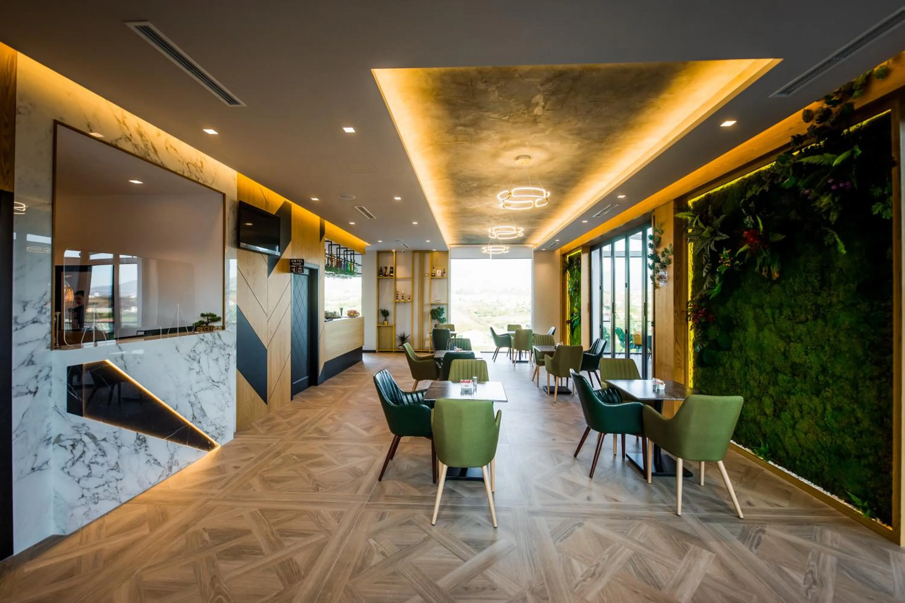 Restaurant/places to eat in Hotel Bonsai