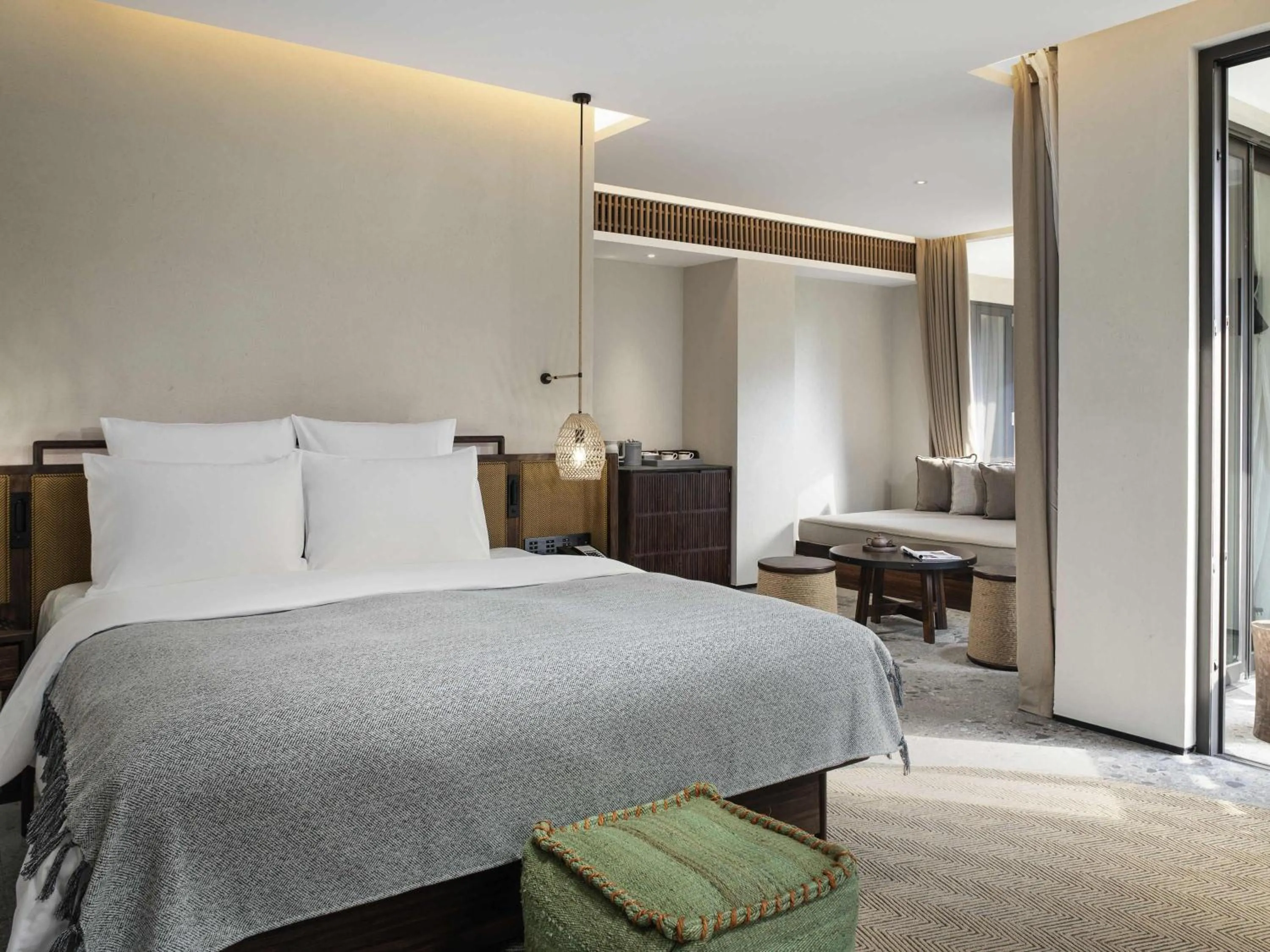 Bedroom, Bed in DongFengYun Hotel Mi'Le - MGallery Collection