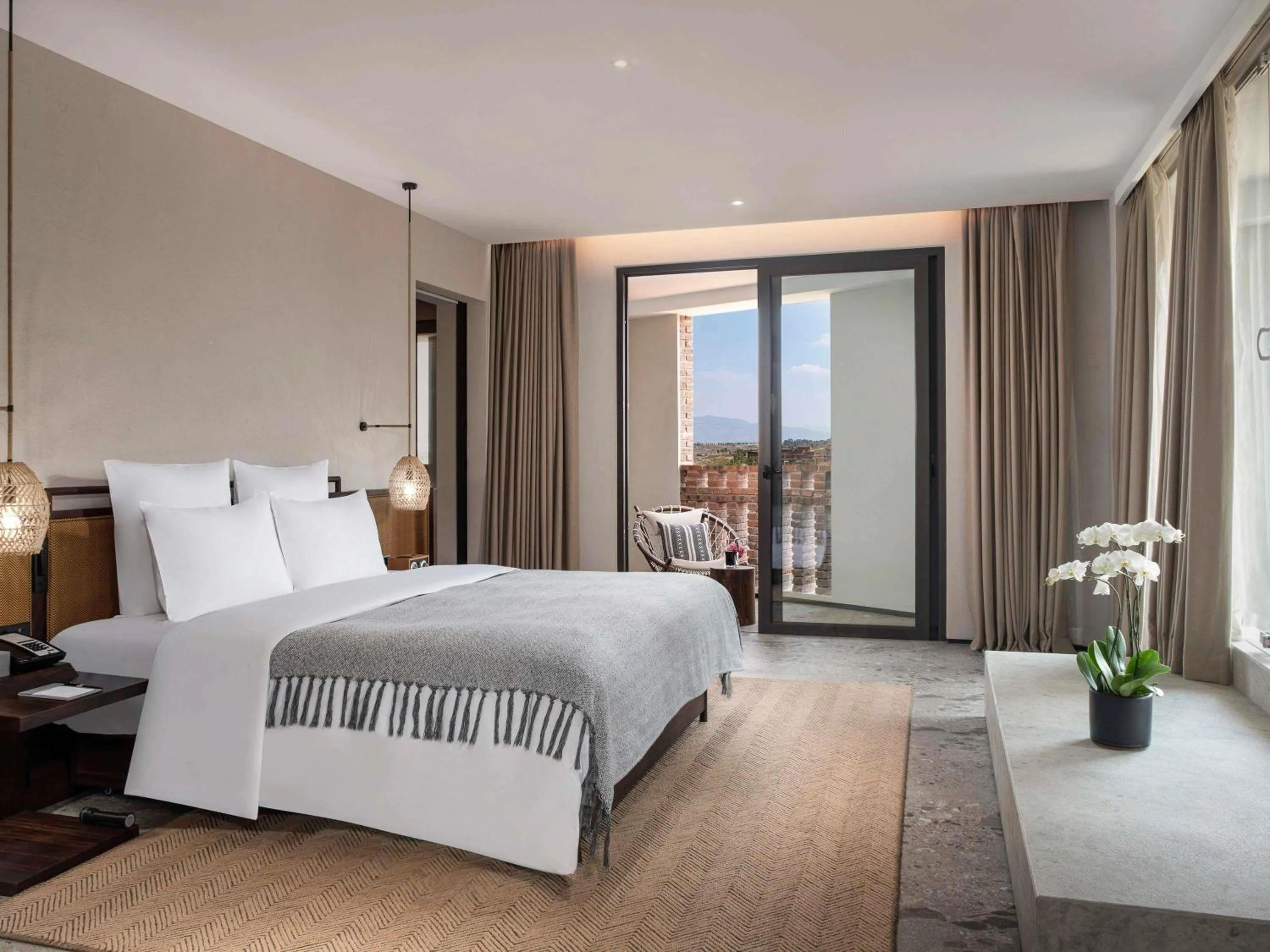 Photo of the whole room, Bed in DongFengYun Hotel Mi'Le - MGallery Collection