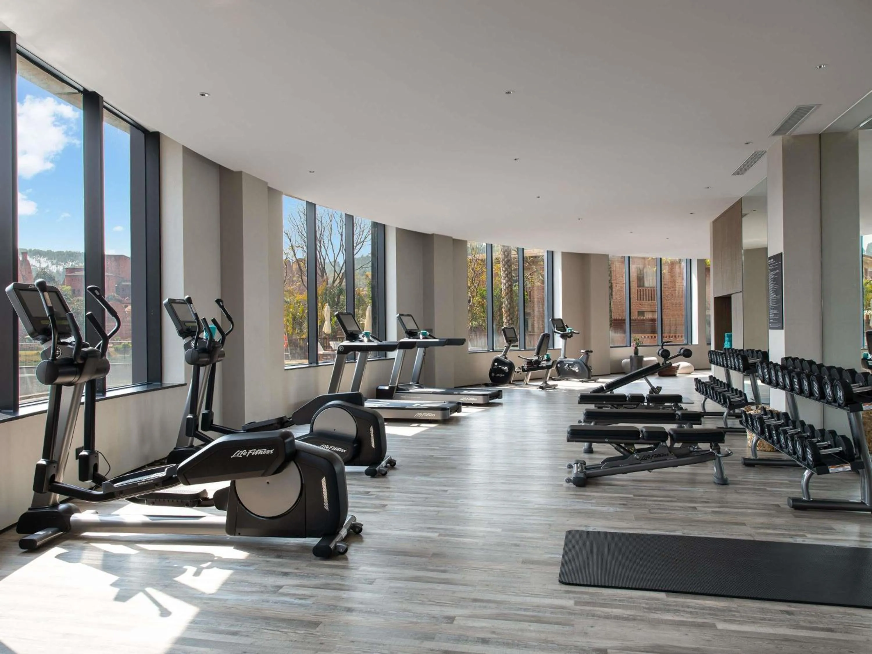 Fitness centre/facilities in DongFengYun Hotel Mi'Le - MGallery Collection
