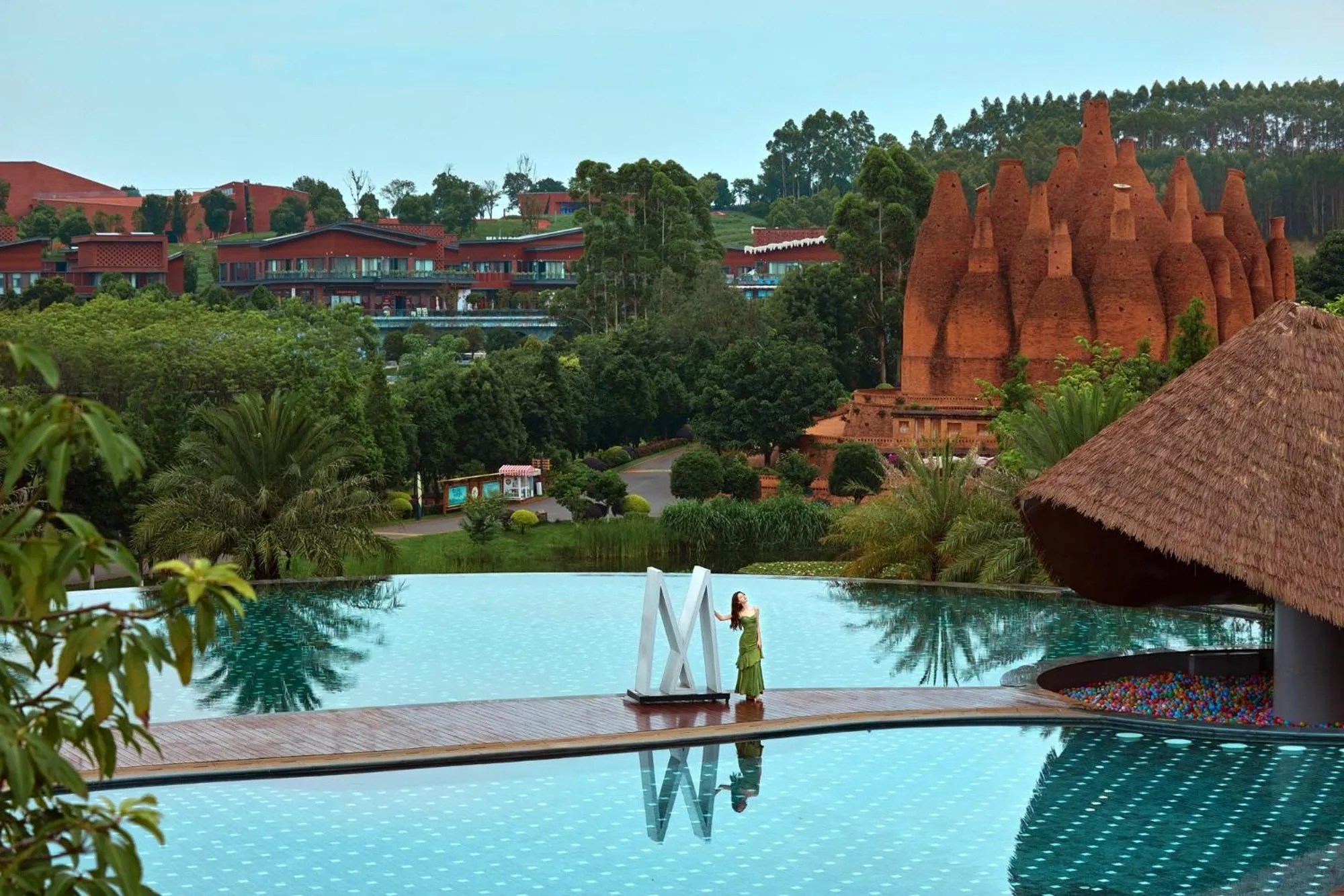 Swimming pool in DongFengYun Hotel Mi'Le - MGallery Collection