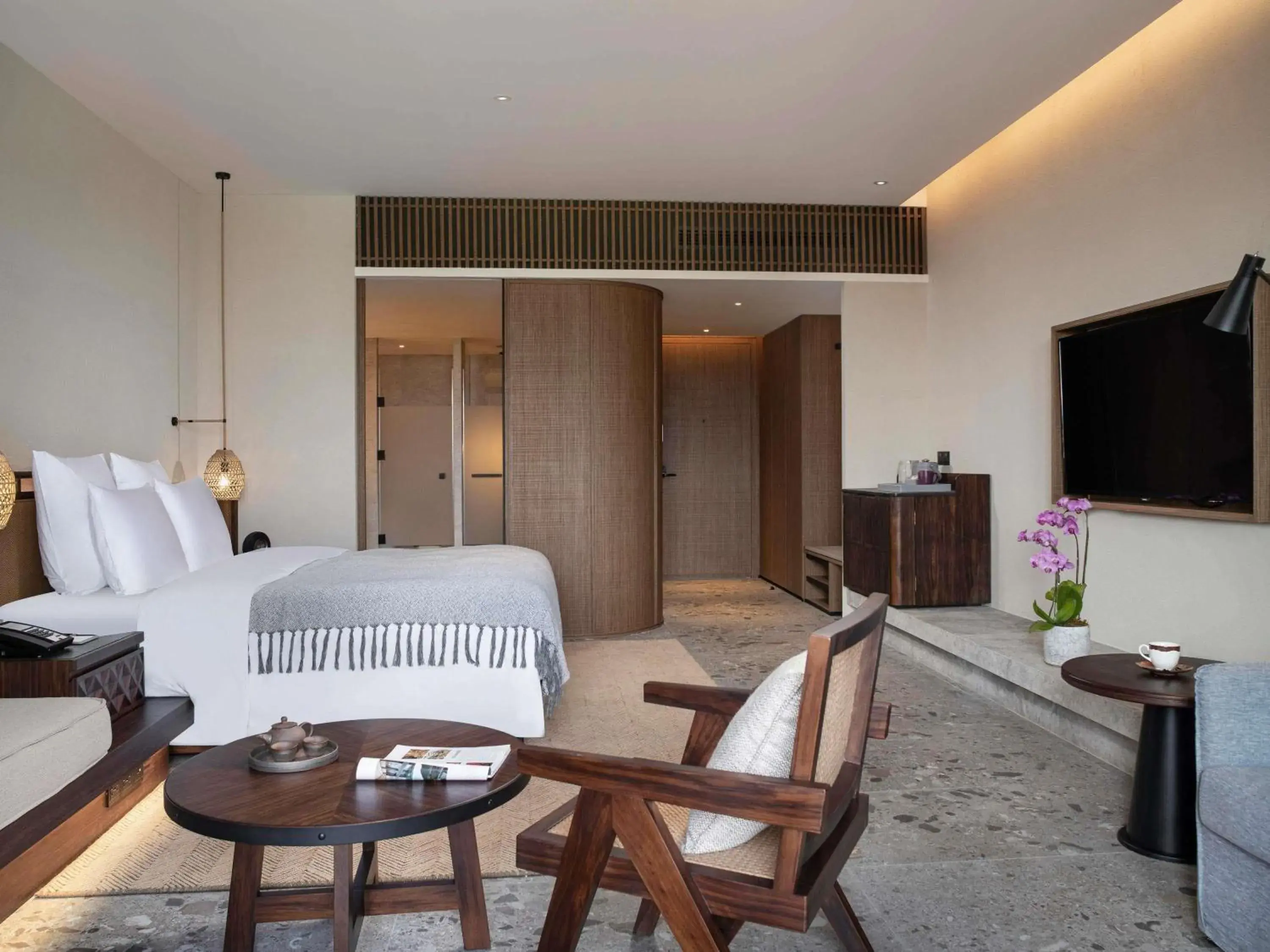 Deluxe king bed room in DongFengYun Hotel Mi'Le - MGallery Collection Deluxe king bed room in DongFengYun Hotel Mi'Le - MGallery Collection