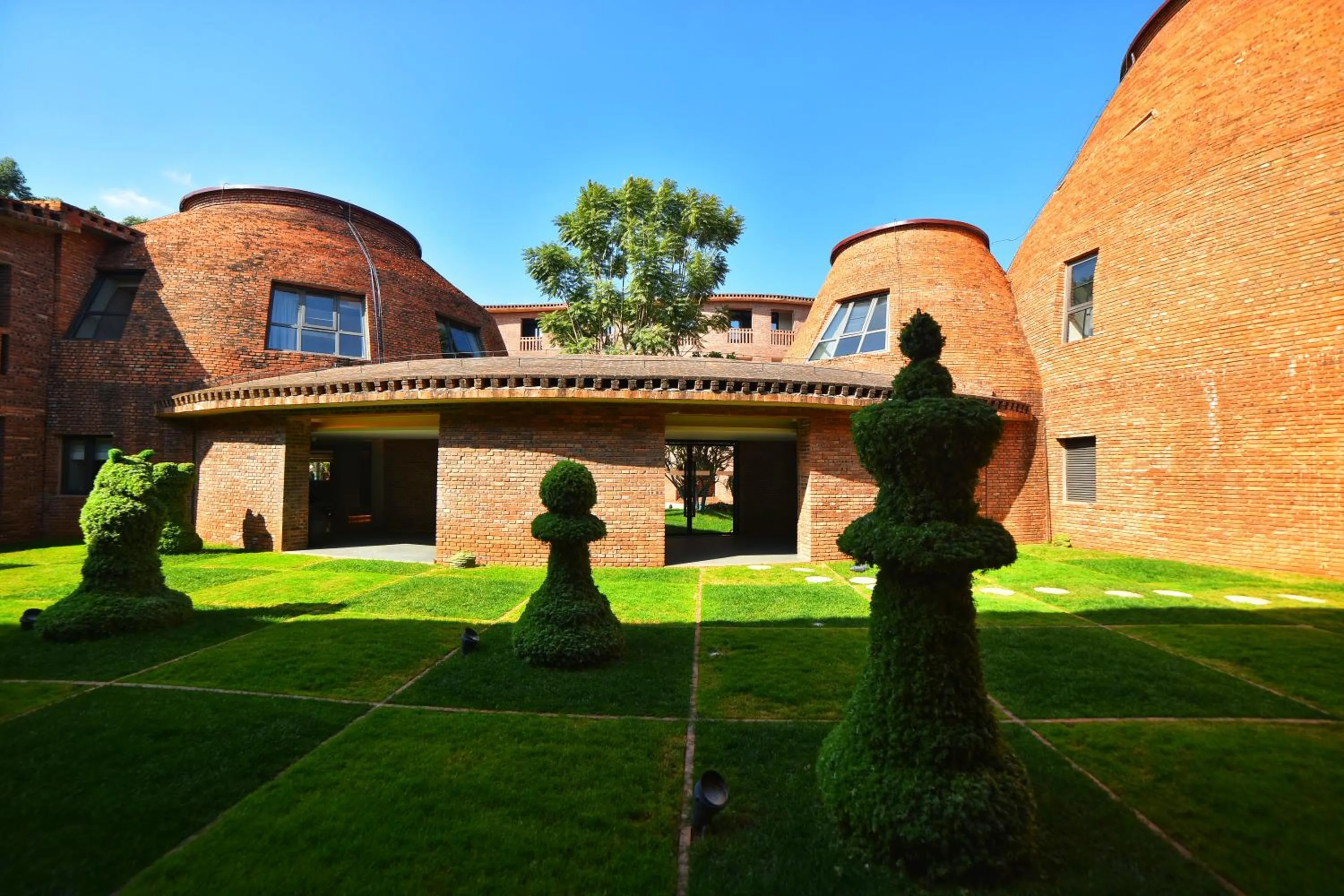 Garden in DongFengYun Hotel Mi'Le - MGallery Collection