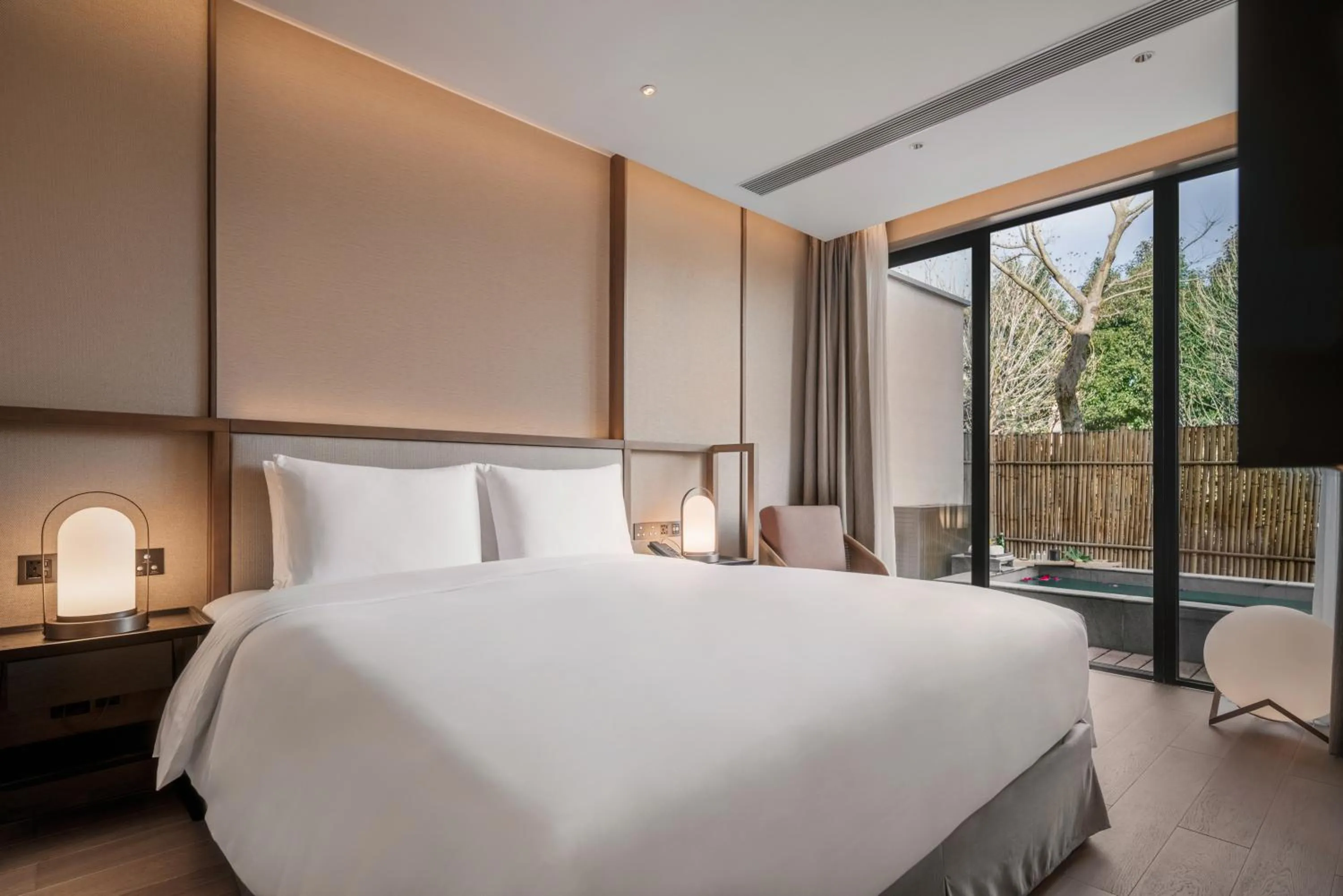 Bedroom, Bed in Ocean Spring Resort Chengdu - MGallery Collection