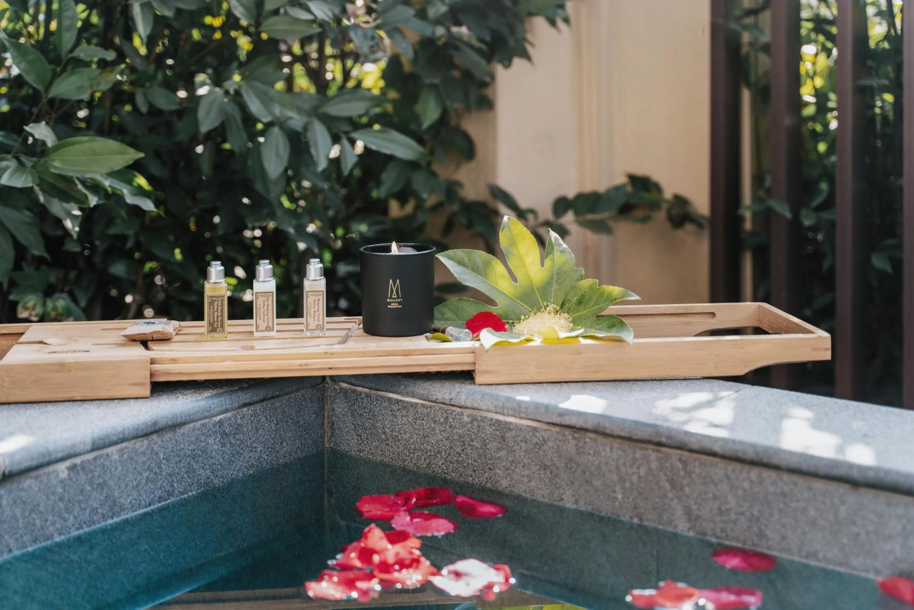 Swimming pool in Ocean Spring Resort Chengdu - MGallery Collection