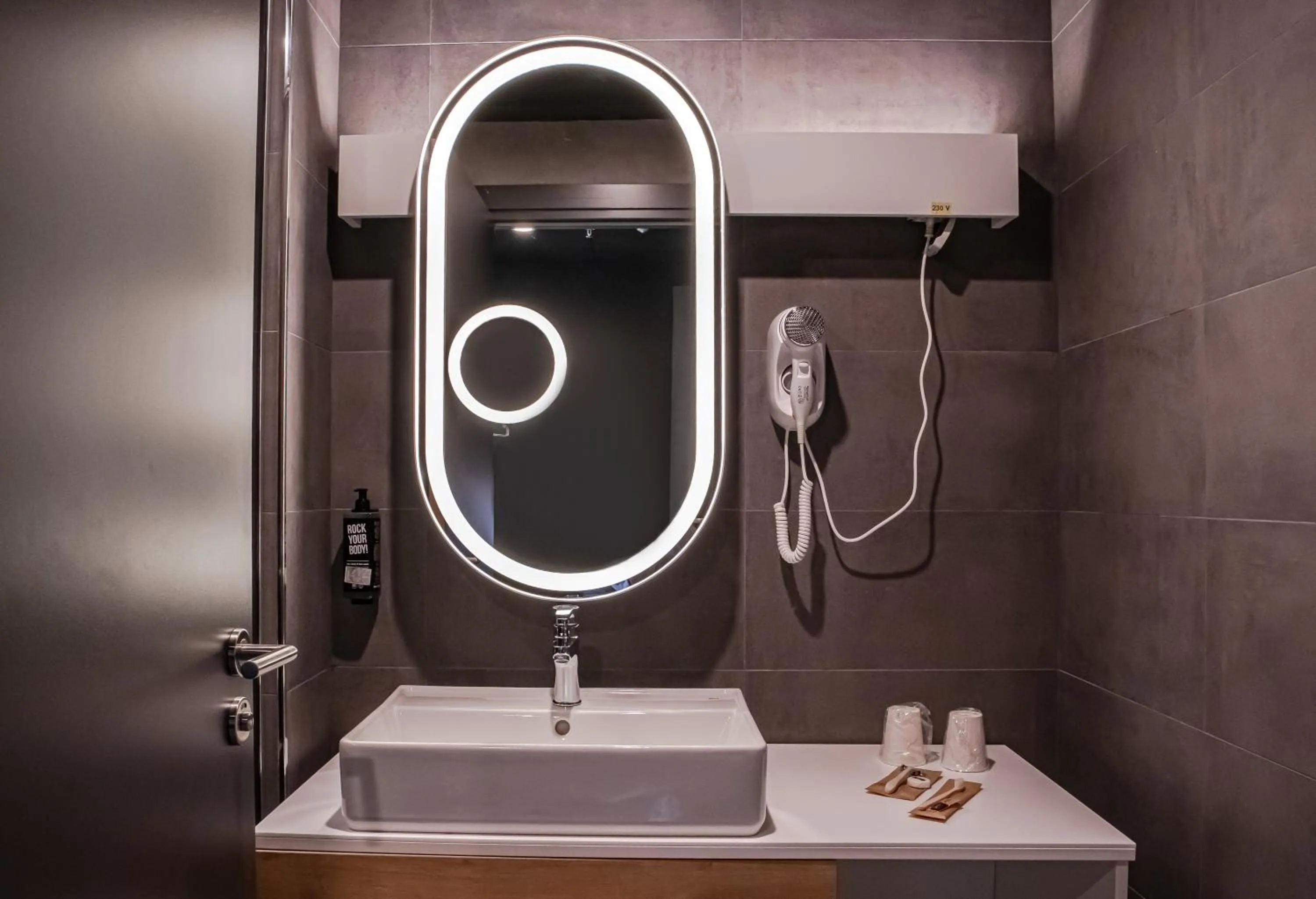 Bathroom in ibis Bucharest Politehnica