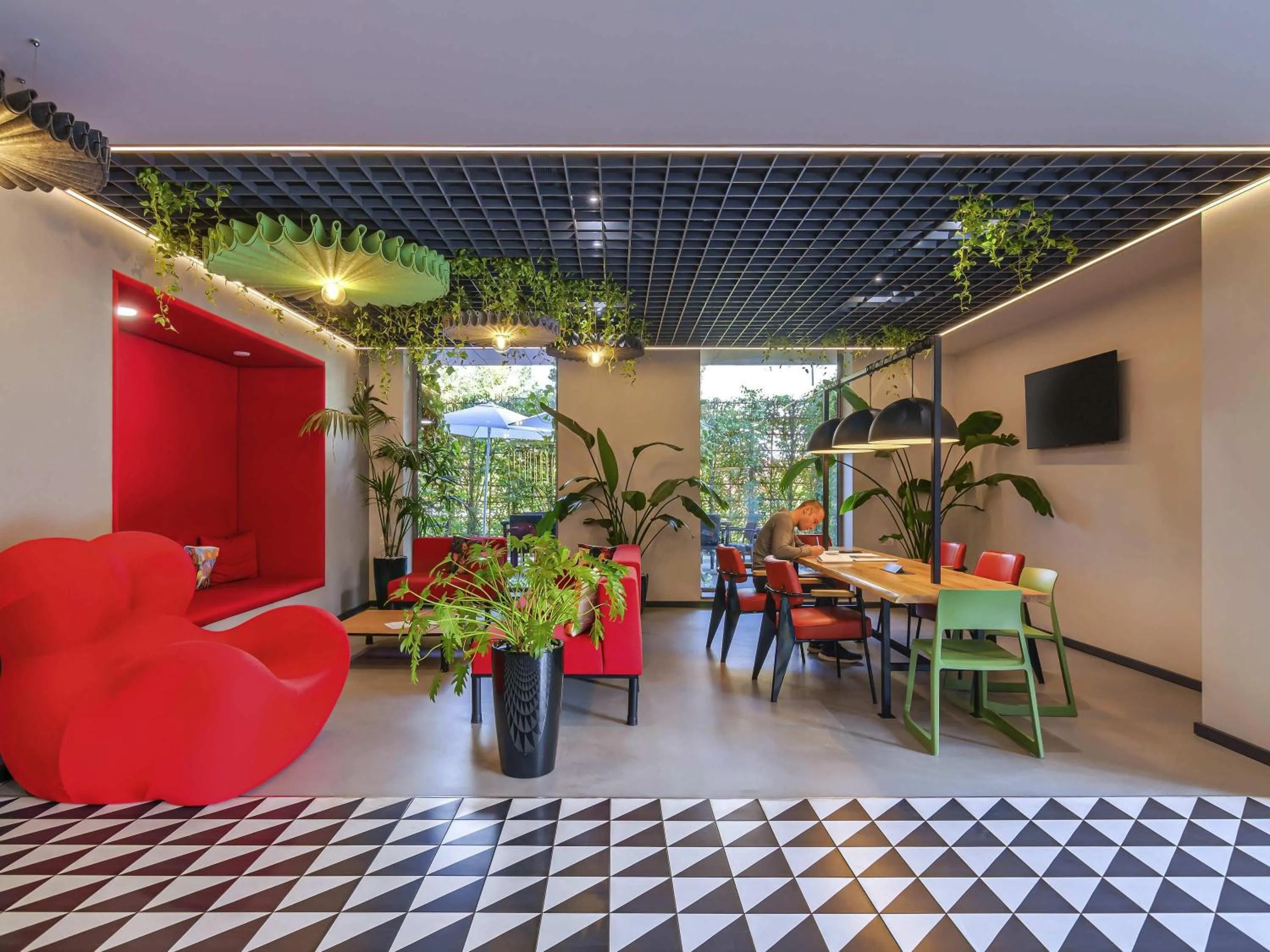 Lounge or bar in ibis Bucharest Politehnica