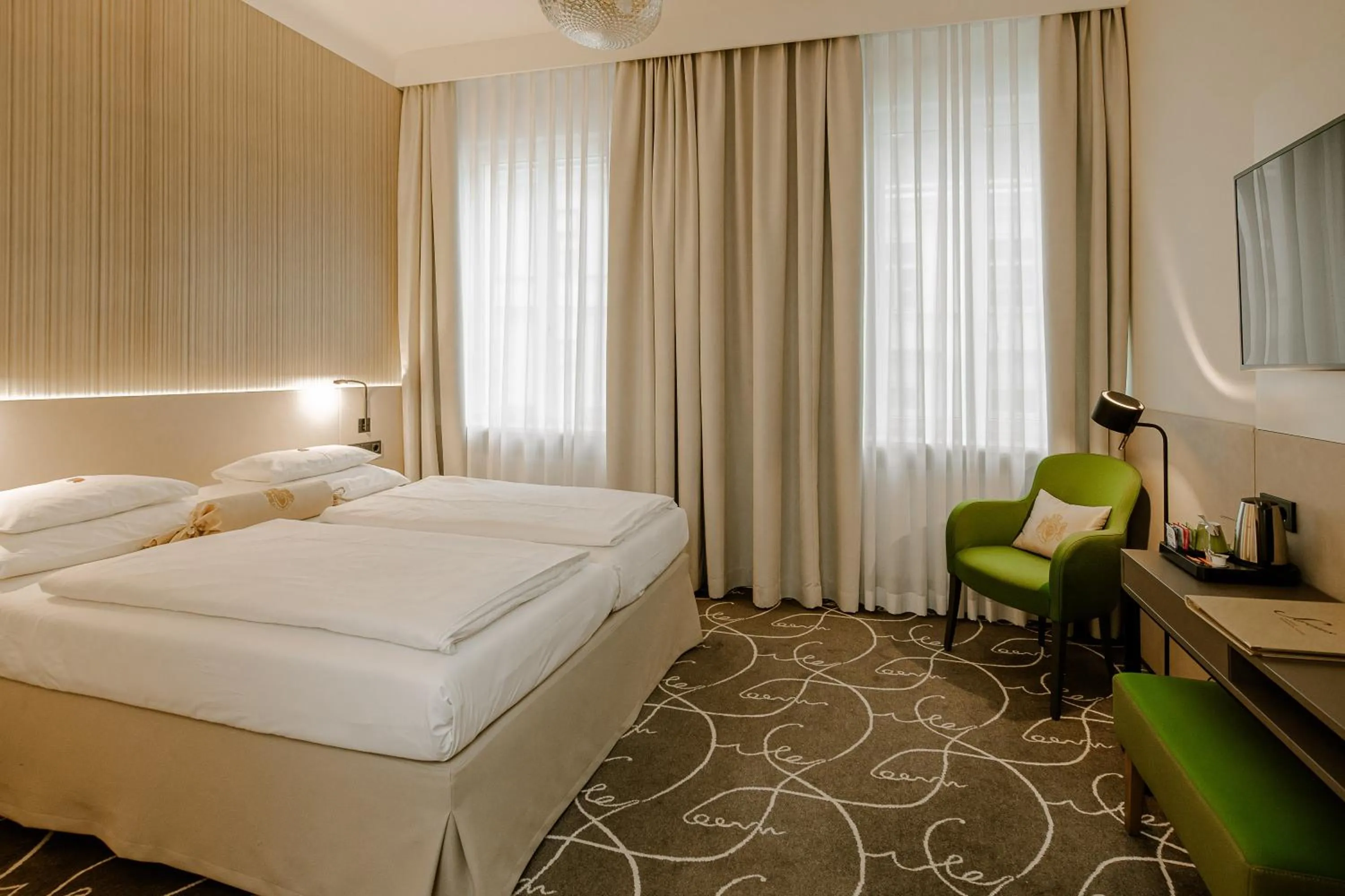 Bedroom, Bed in Hotel Erzherzog Rainer