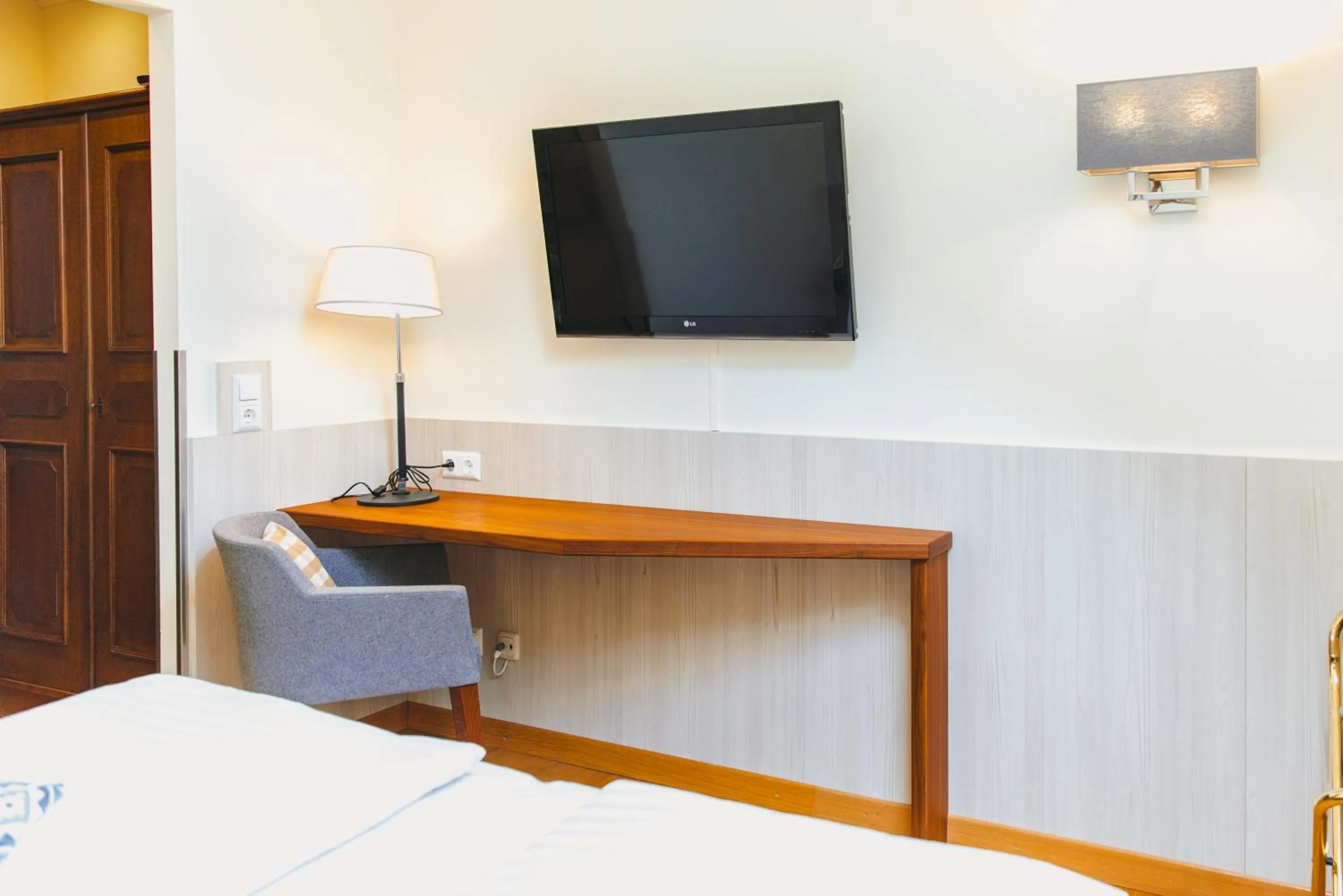 Photo of the whole room, Bed in Hotel Kaiserhof