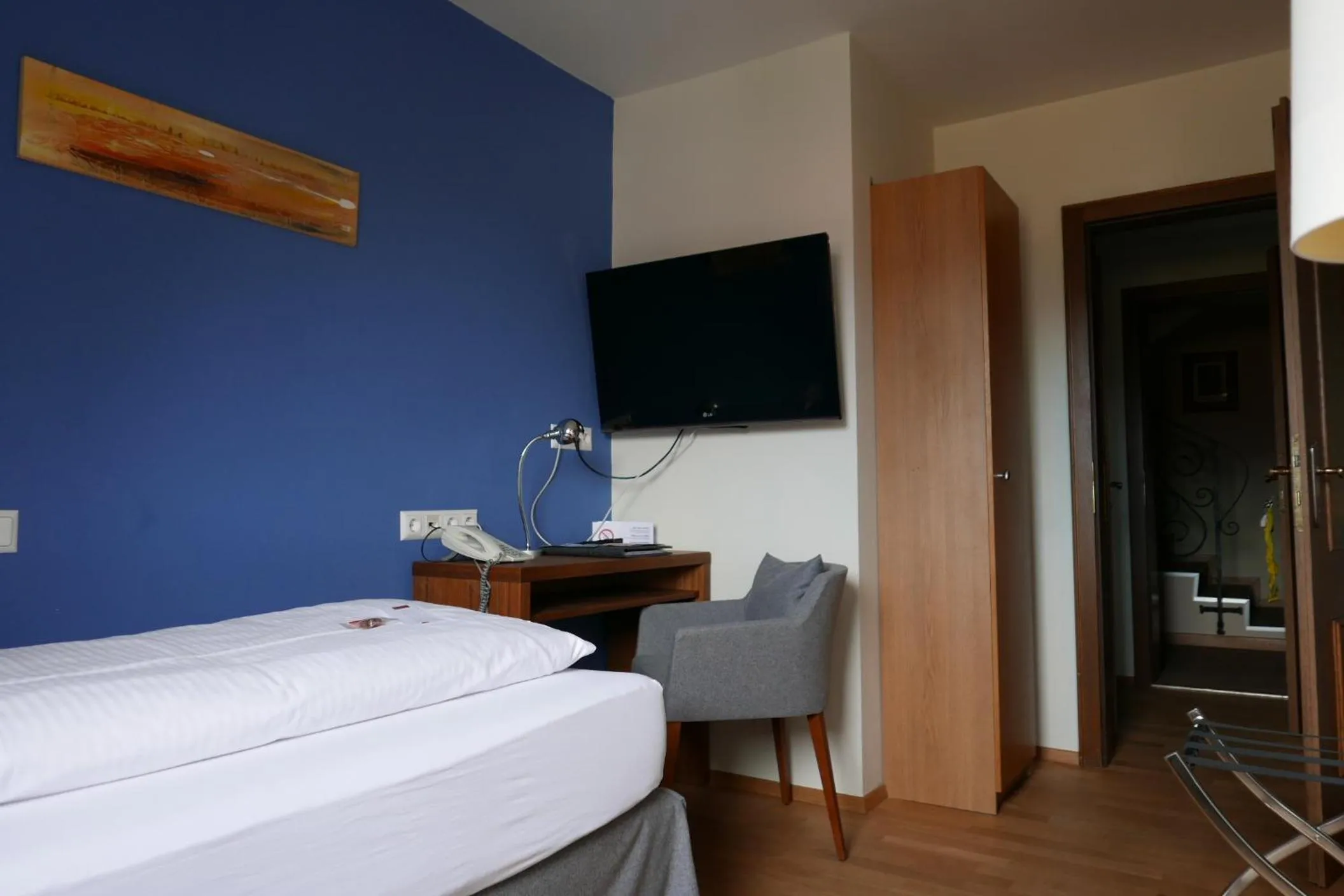 Photo of the whole room, Bed in Hotel Kaiserhof