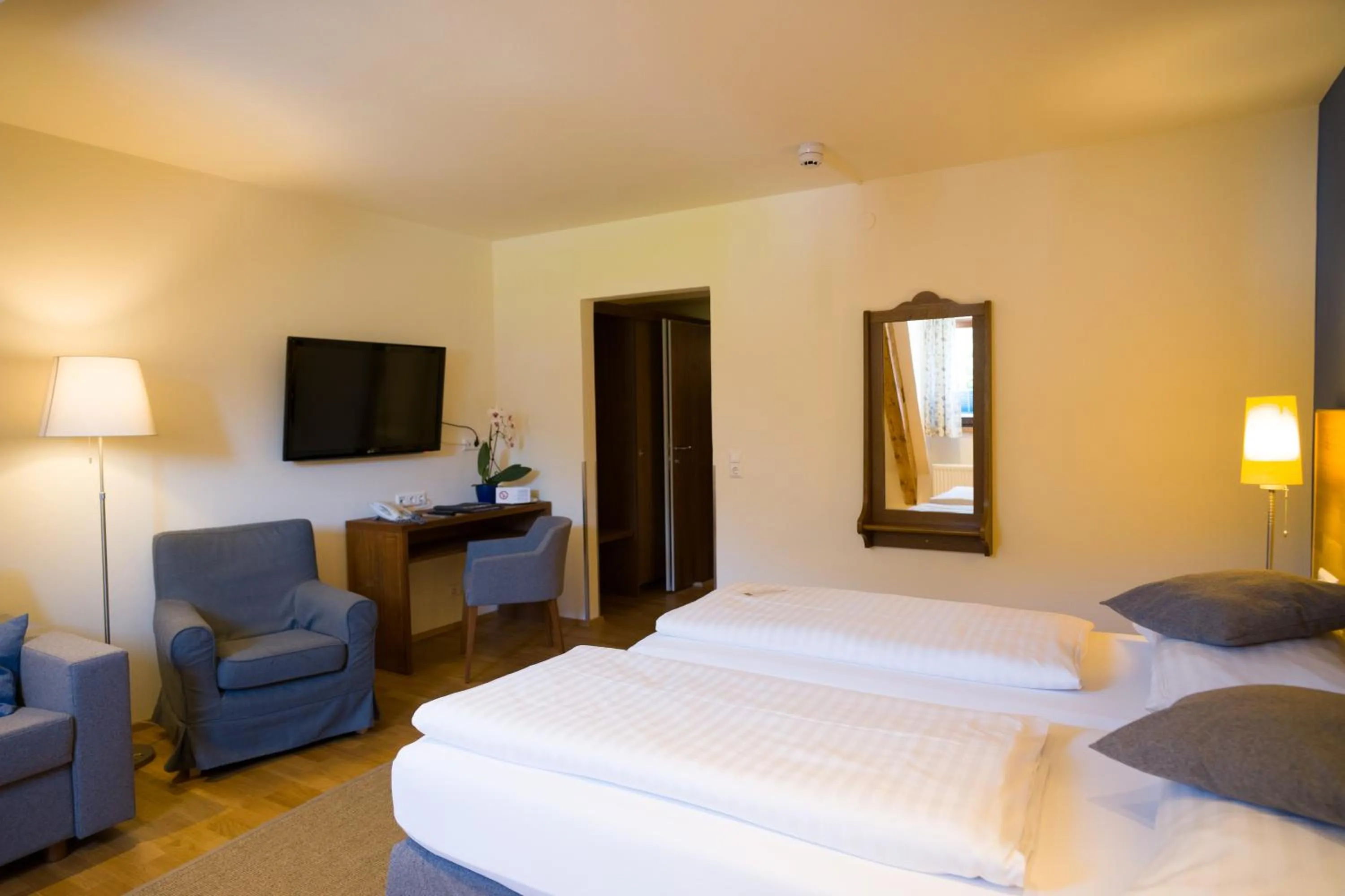 Photo of the whole room, Bed in Hotel Kaiserhof