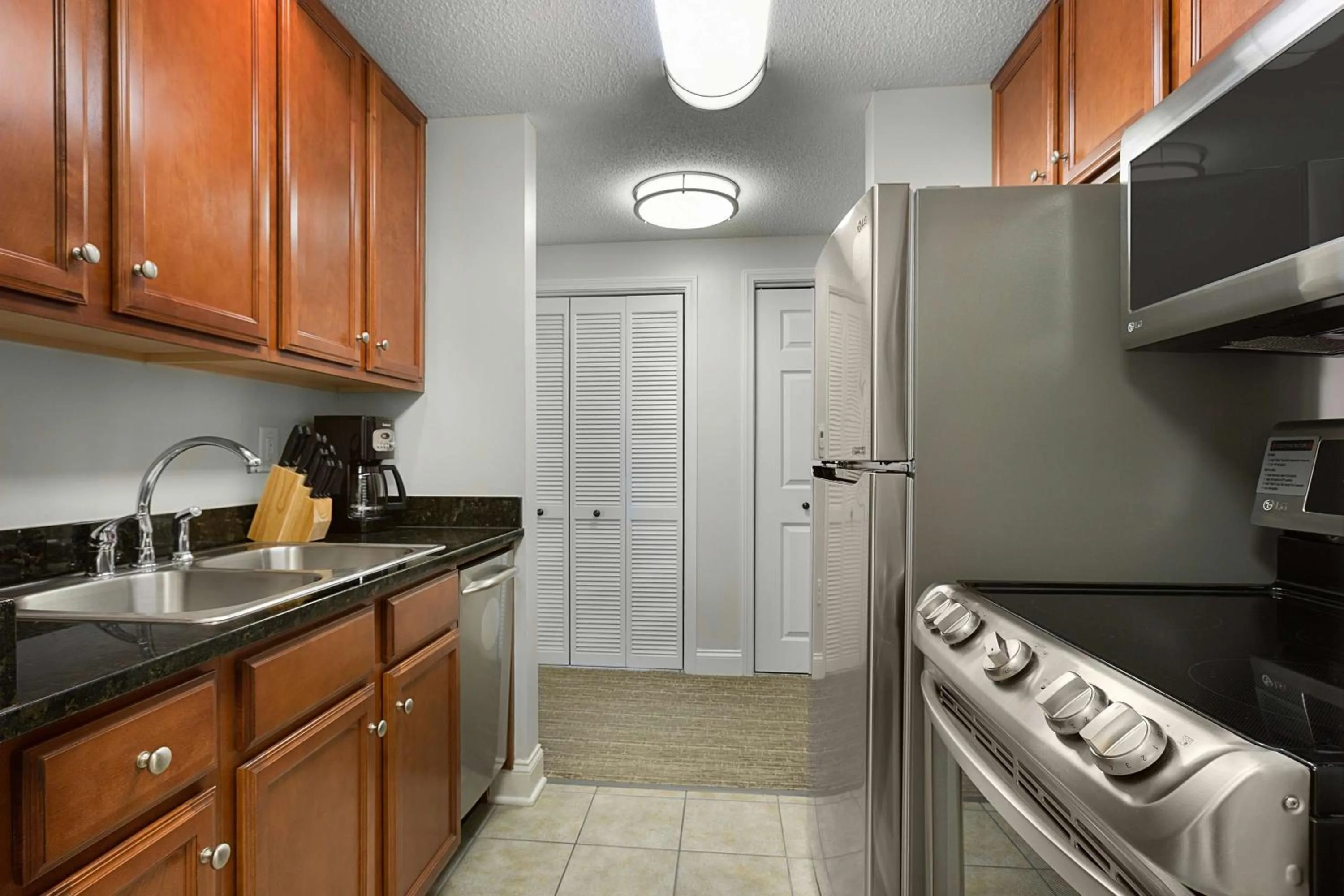 Kitchen or kitchenette in Hilton Grand Vacations Club Anderson Ocean Myrtle Beach