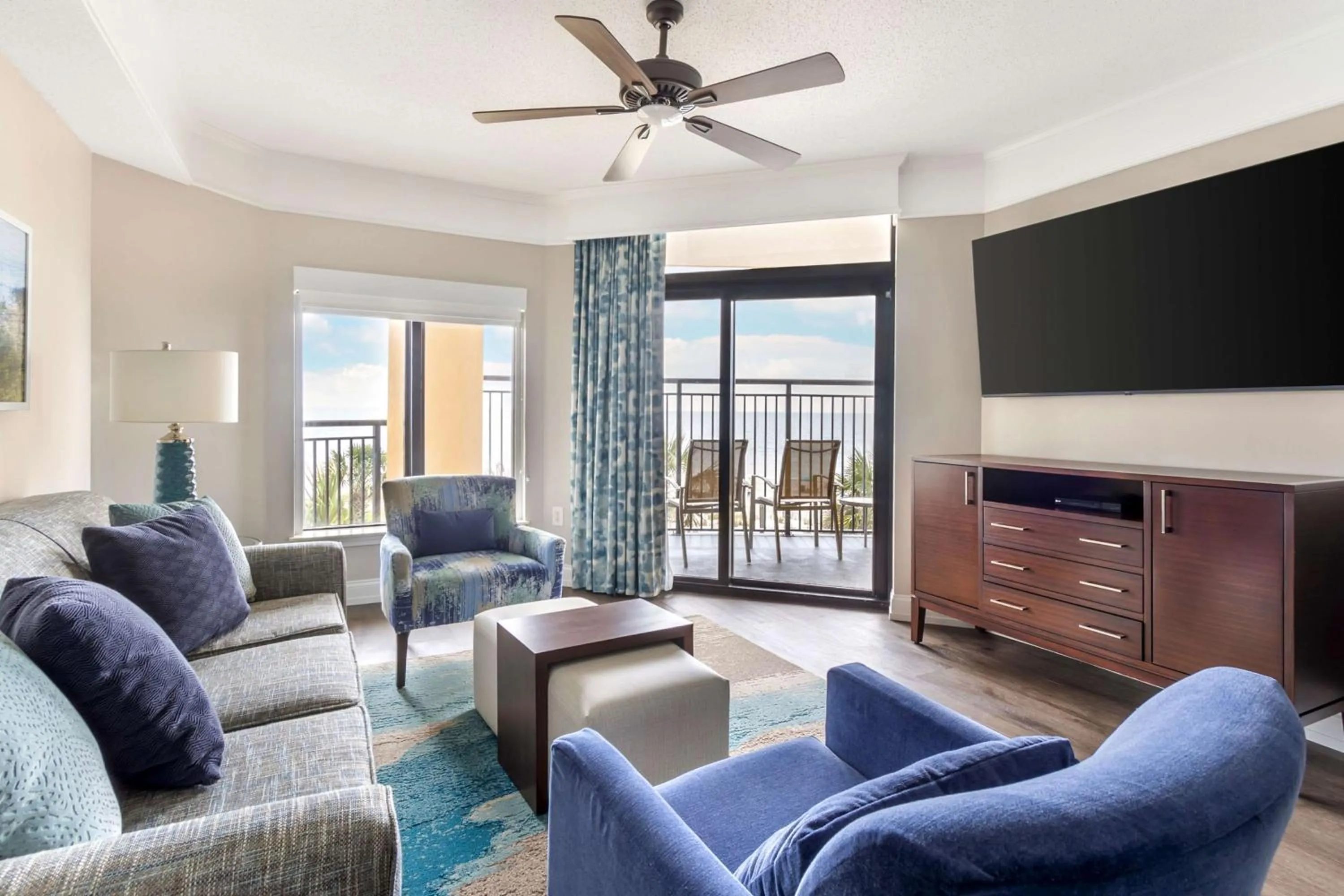 Living room in Hilton Grand Vacations Club Anderson Ocean Myrtle Beach