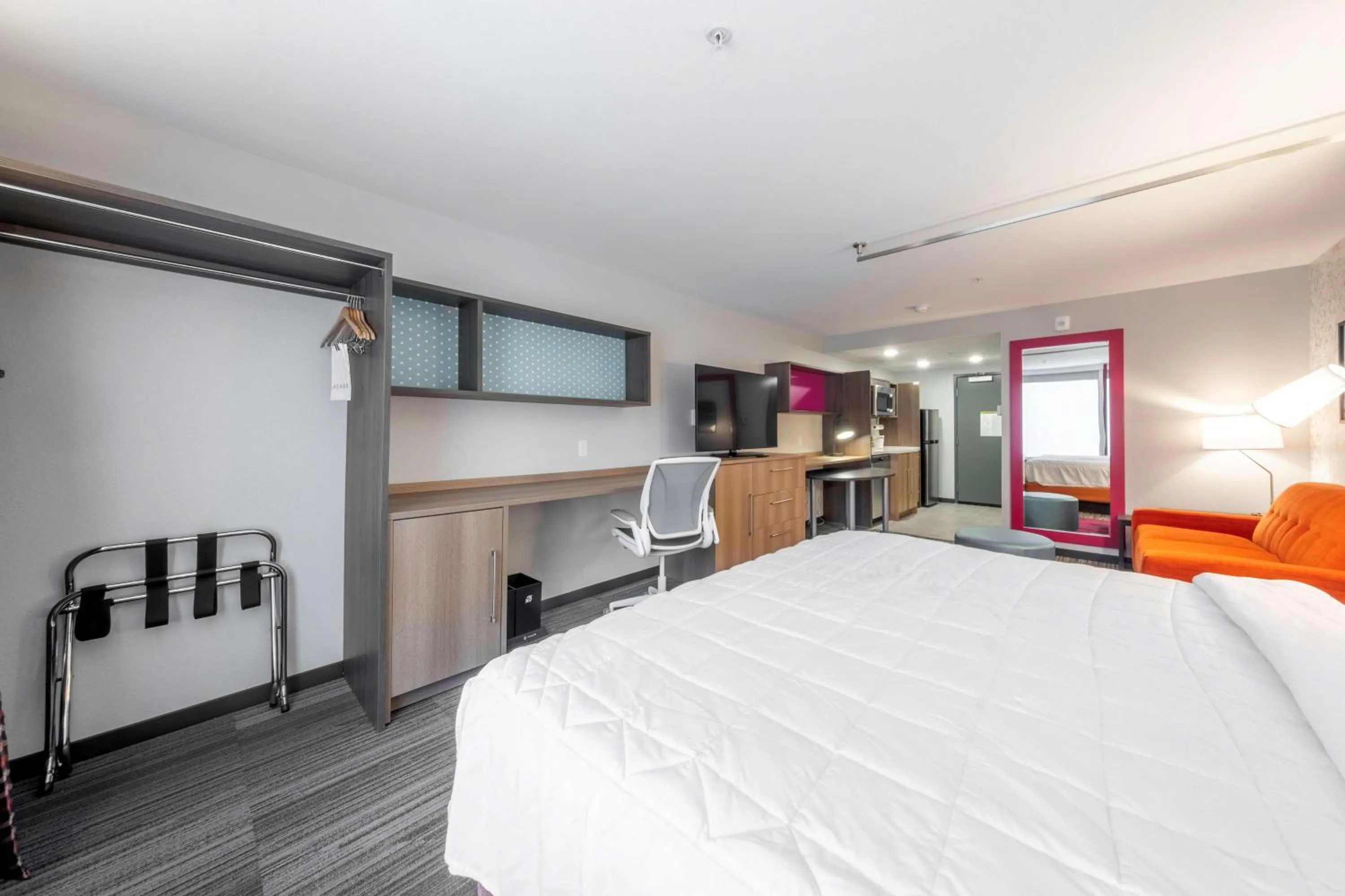 Bedroom, Bed in Home2 Suites By Hilton Portland Hillsboro