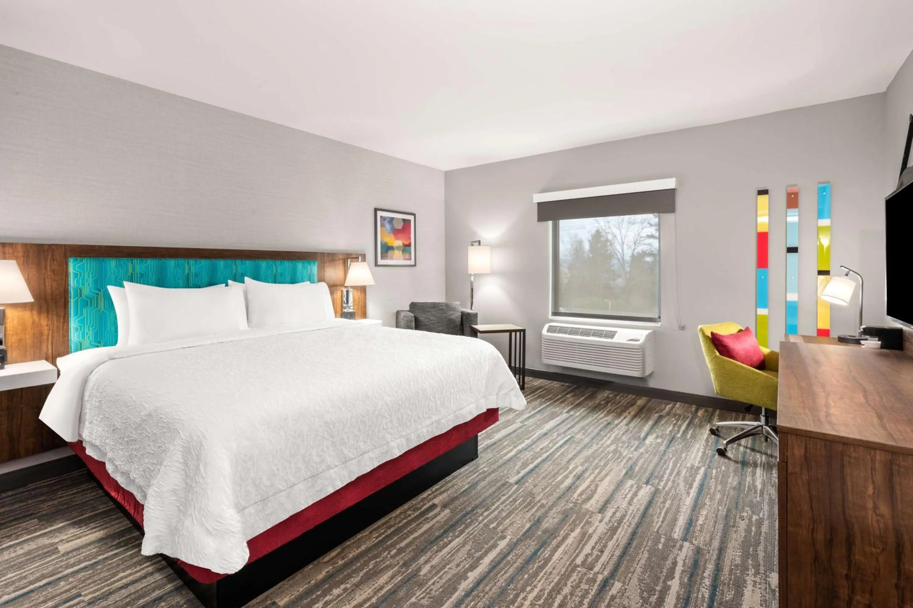 Bedroom, Bed in Hampton Inn & Suites Tigard