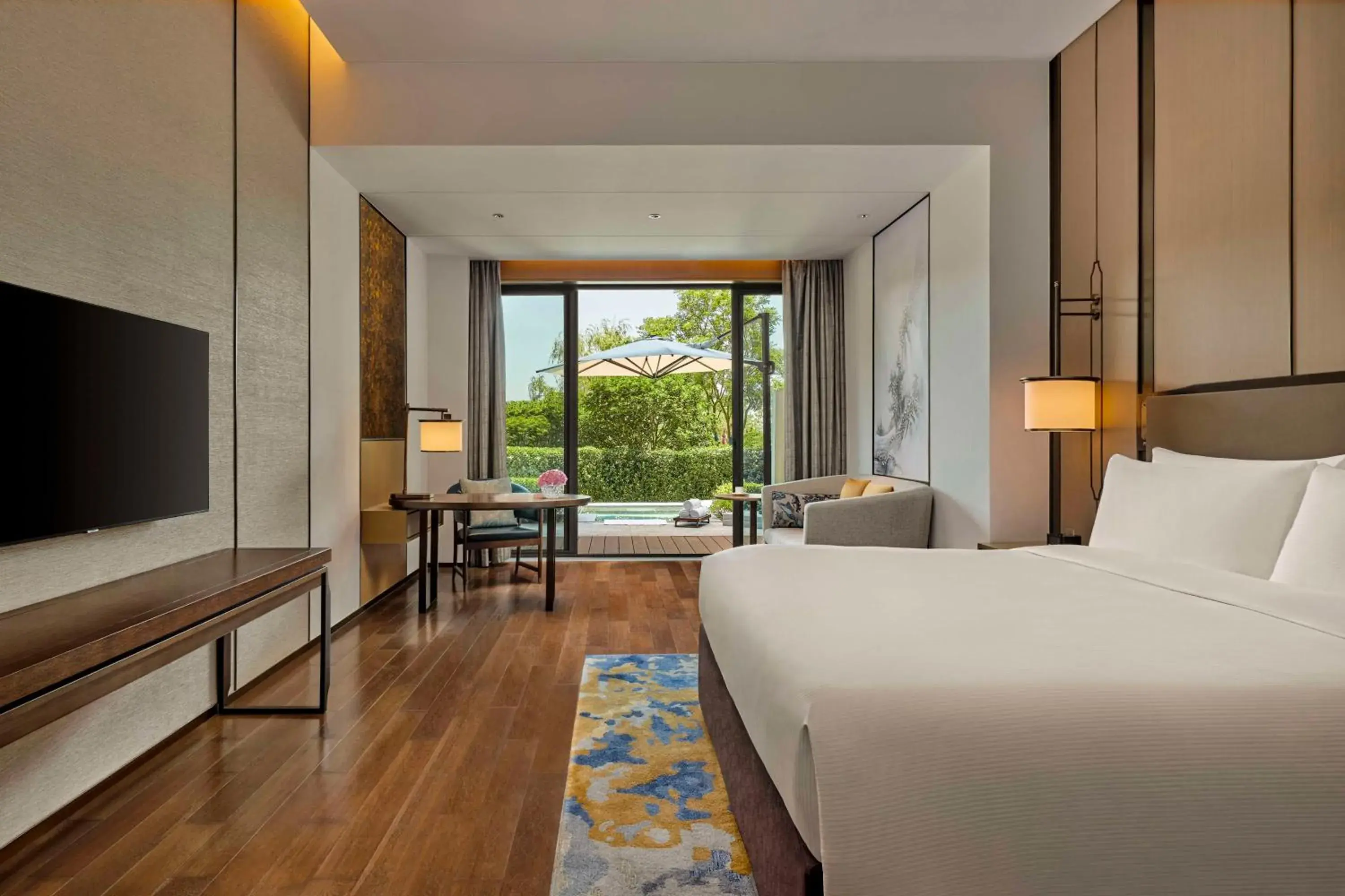 Deluxe King Room with Pool in Hilton Shanghai Fengxian Deluxe King Room with Pool in Hilton Shanghai Fengxian