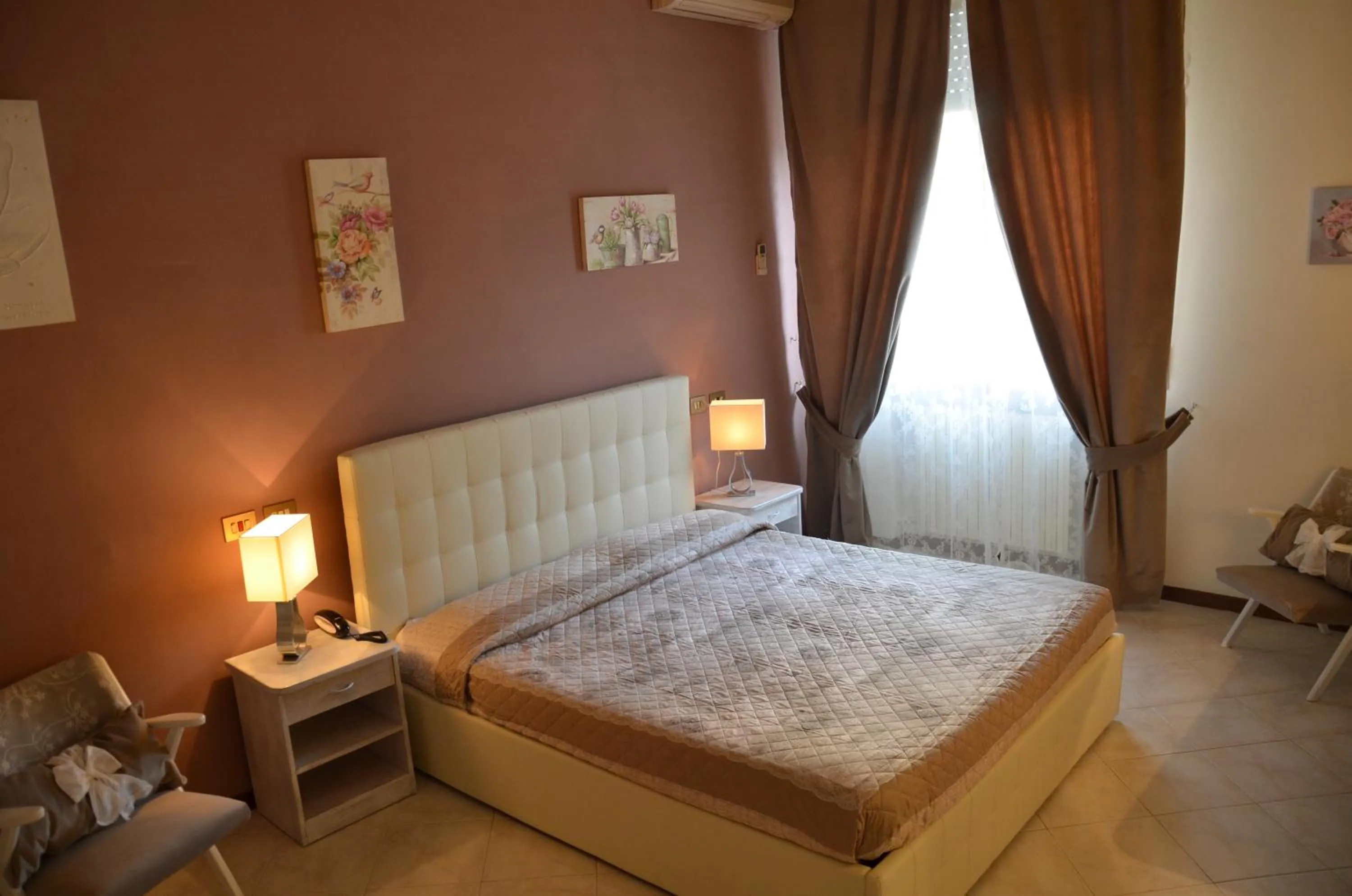 Photo of the whole room in Hotel President