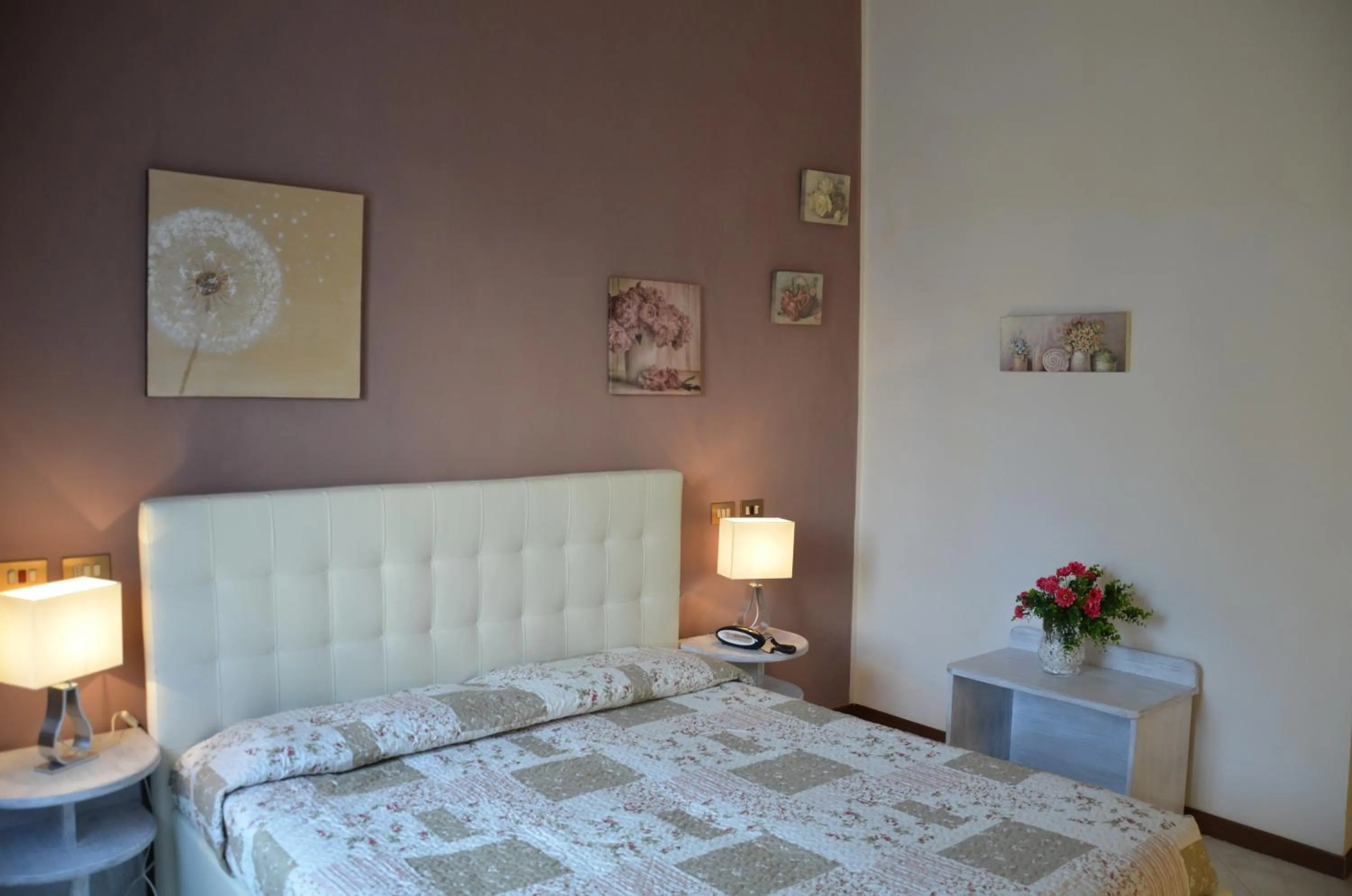 Photo of the whole room in Hotel President