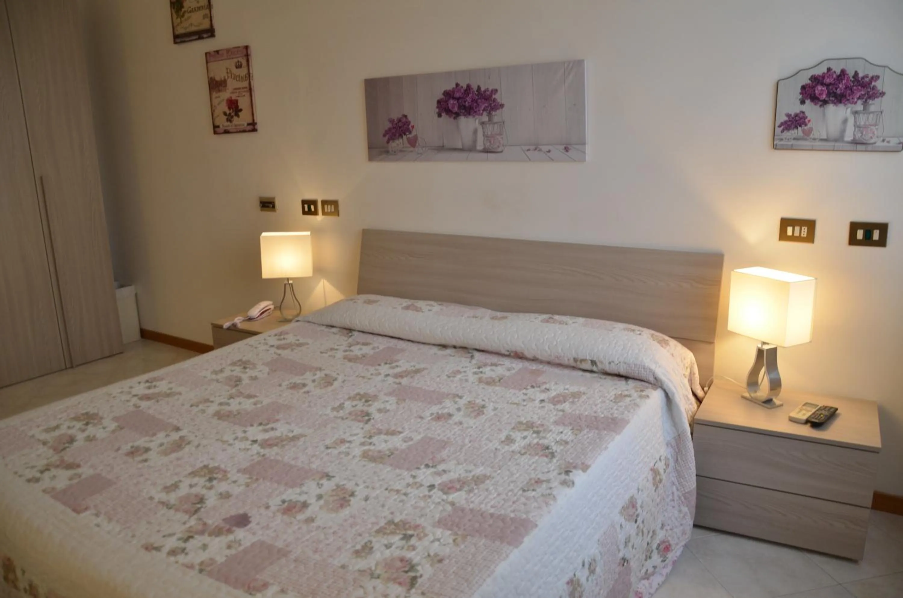 Photo of the whole room in Hotel President