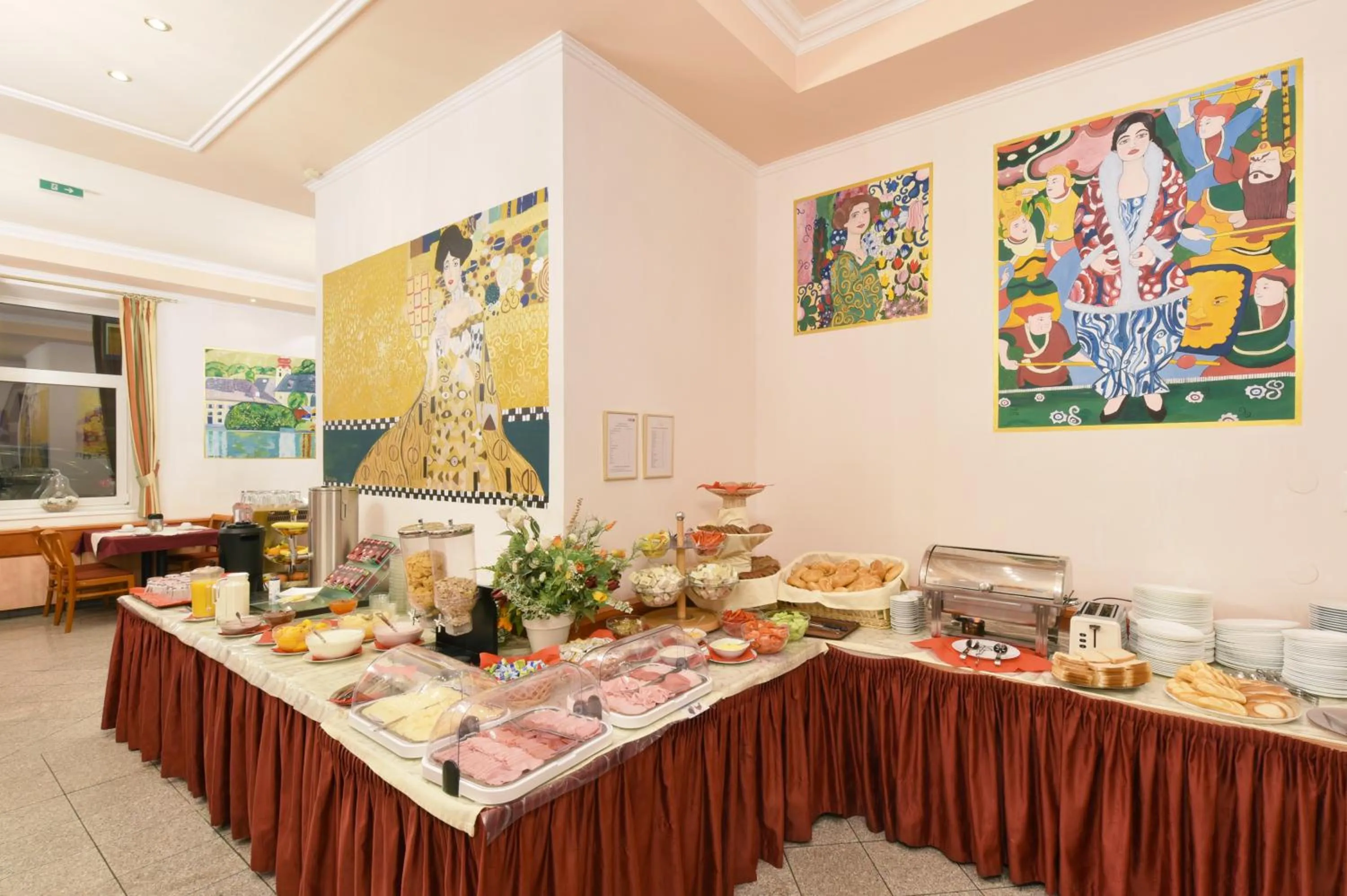 Buffet breakfast in Garten- und Kunsthotel Gabriel City