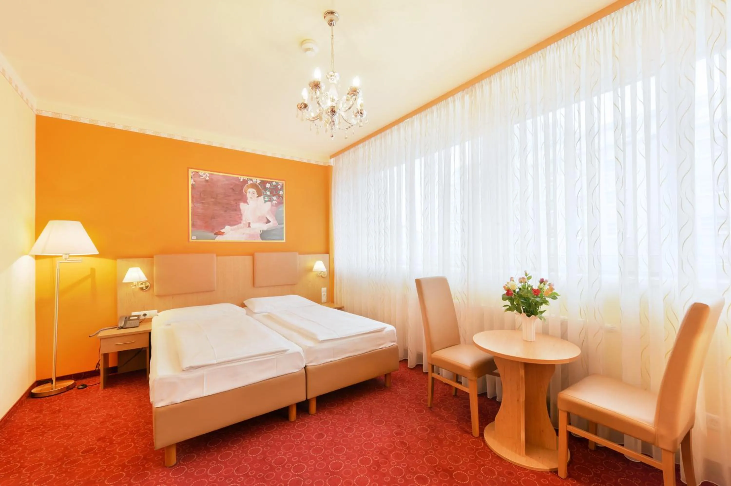 Photo of the whole room, Bed in Garten- und Kunsthotel Gabriel City