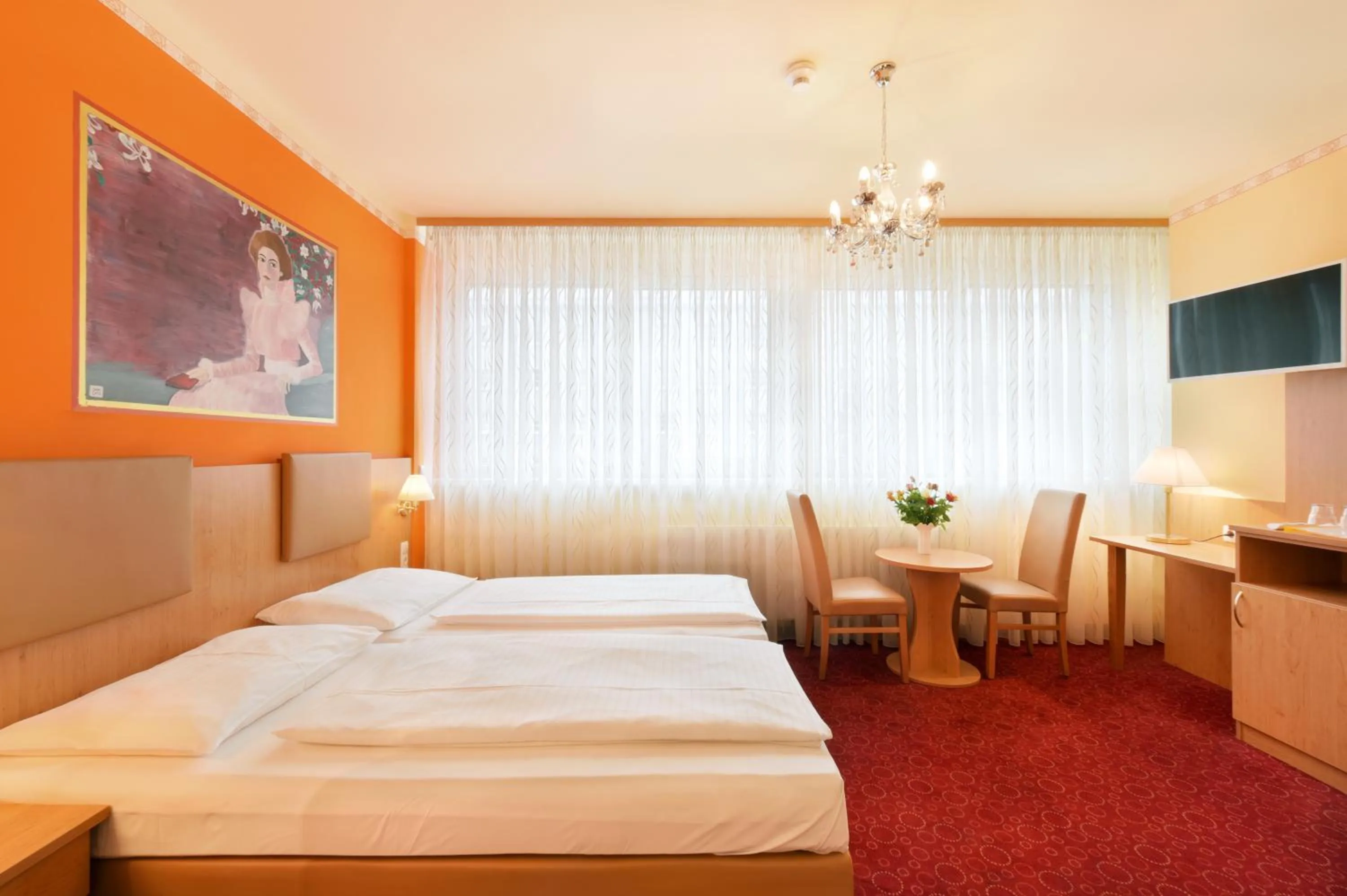 Photo of the whole room, Bed in Garten- und Kunsthotel Gabriel City