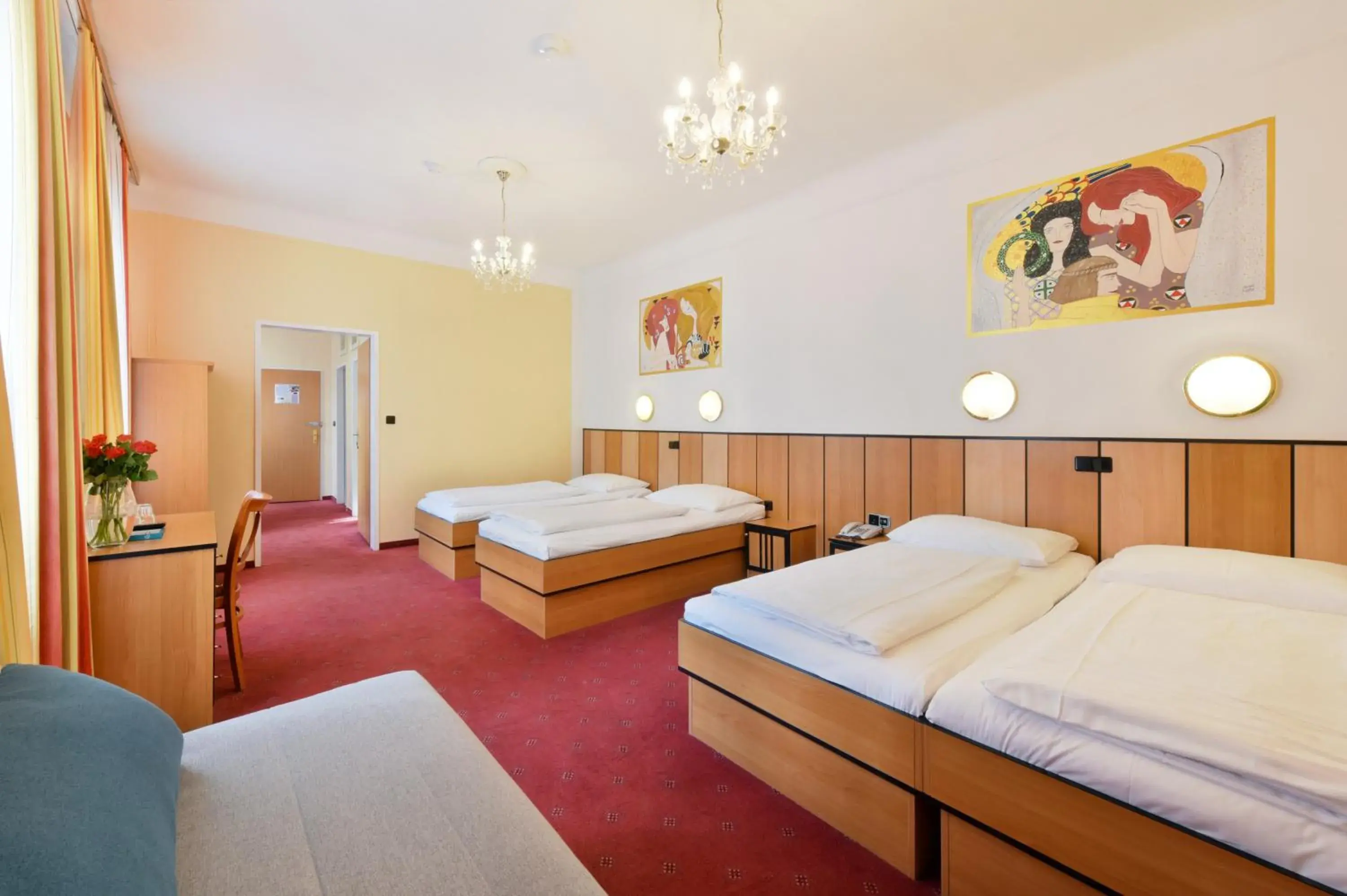 Quadruple Room in Garten- und Kunsthotel Gabriel City Quadruple Room in Garten- und Kunsthotel Gabriel City