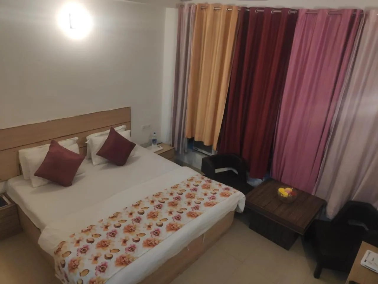 Photo of the whole room, Bed in Clarks Inn Express, Jammu