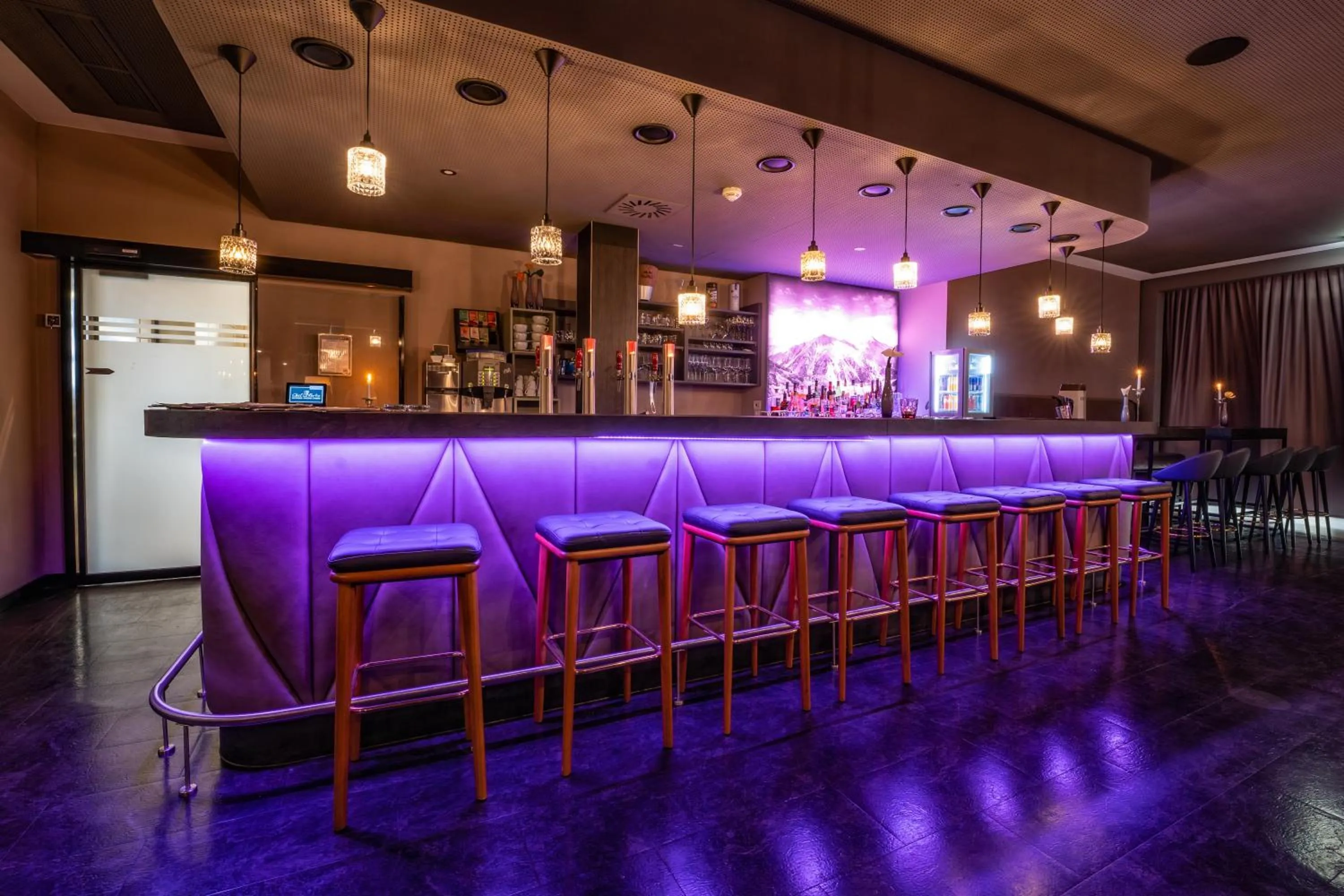 Lounge or bar in FourSide Hotel Salzburg Messe, Trademark Collection by Wyndham