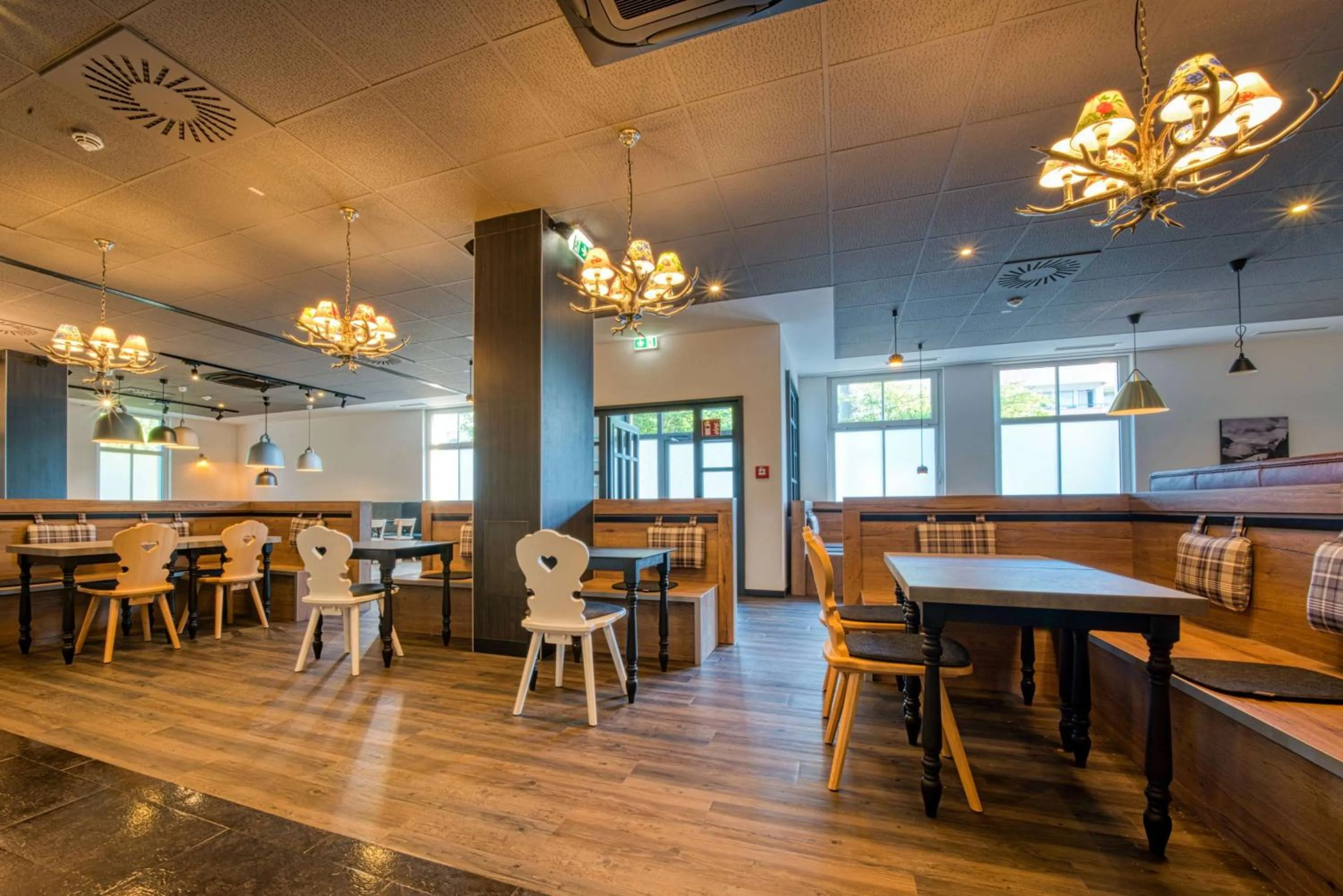 Restaurant/places to eat in FourSide Hotel Salzburg Messe, Trademark Collection by Wyndham