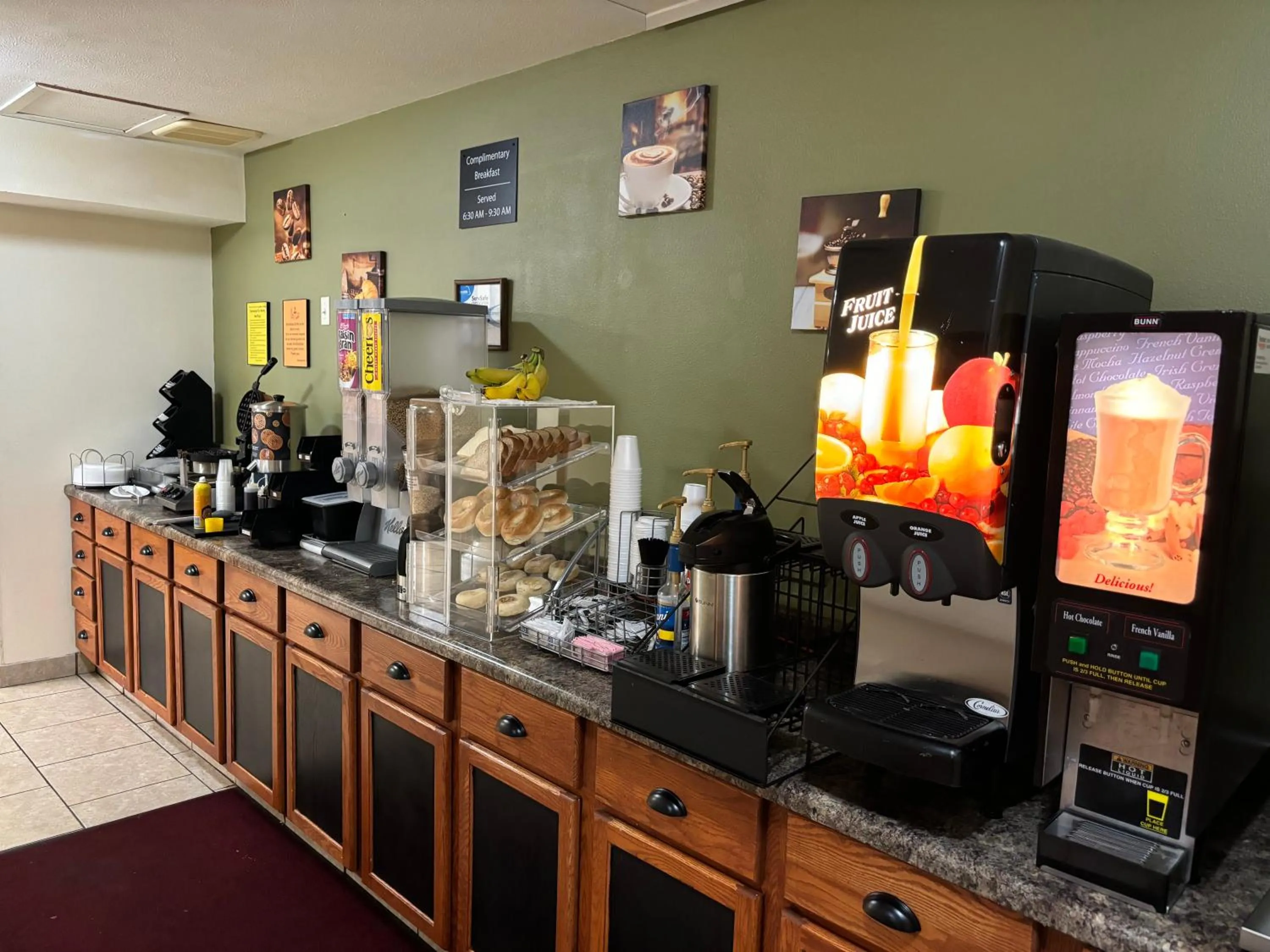 Breakfast in AmeriVu Inn and Suites Shawano WI