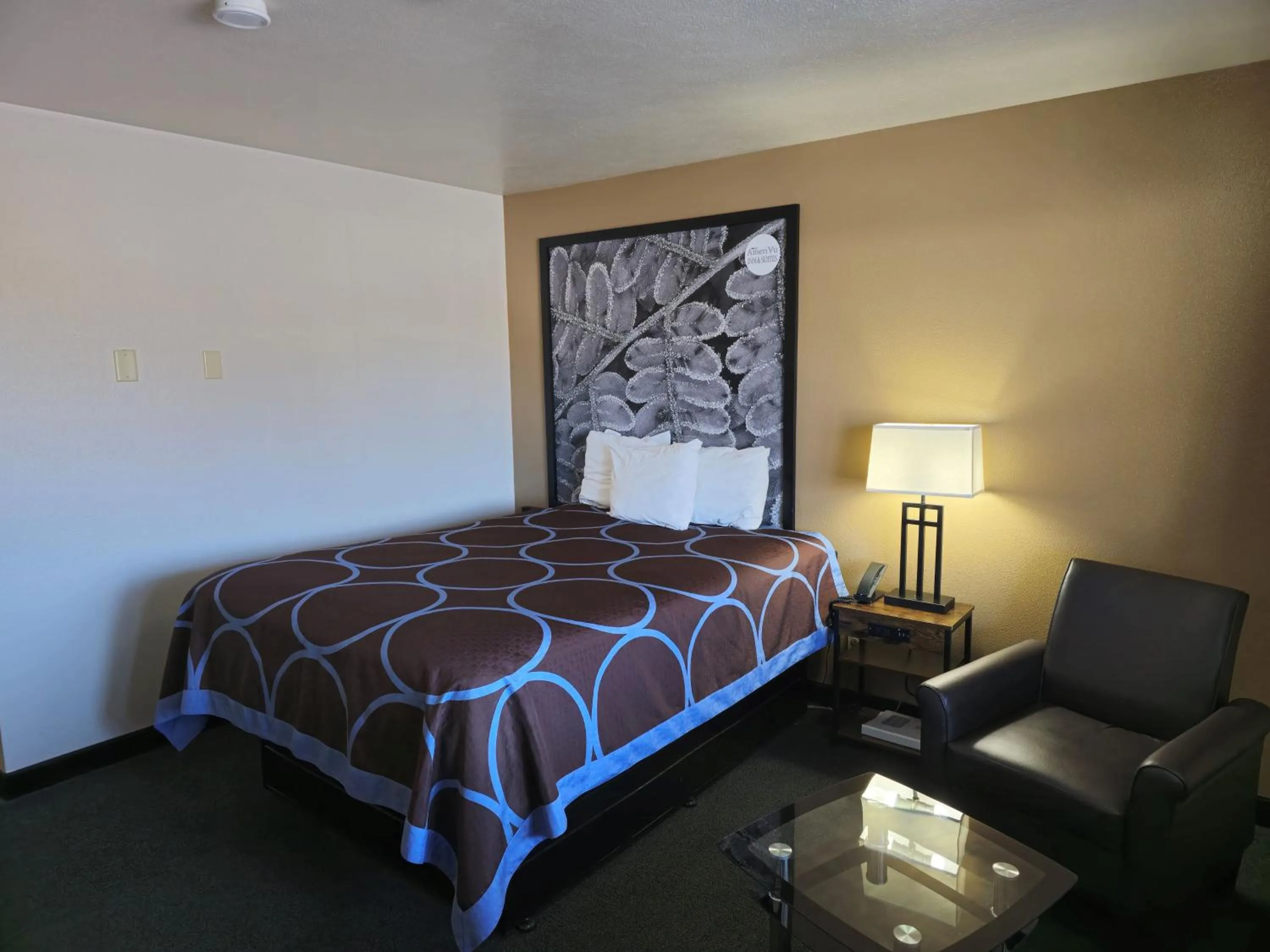 Bedroom, Bed in AmeriVu Inn and Suites Shawano WI